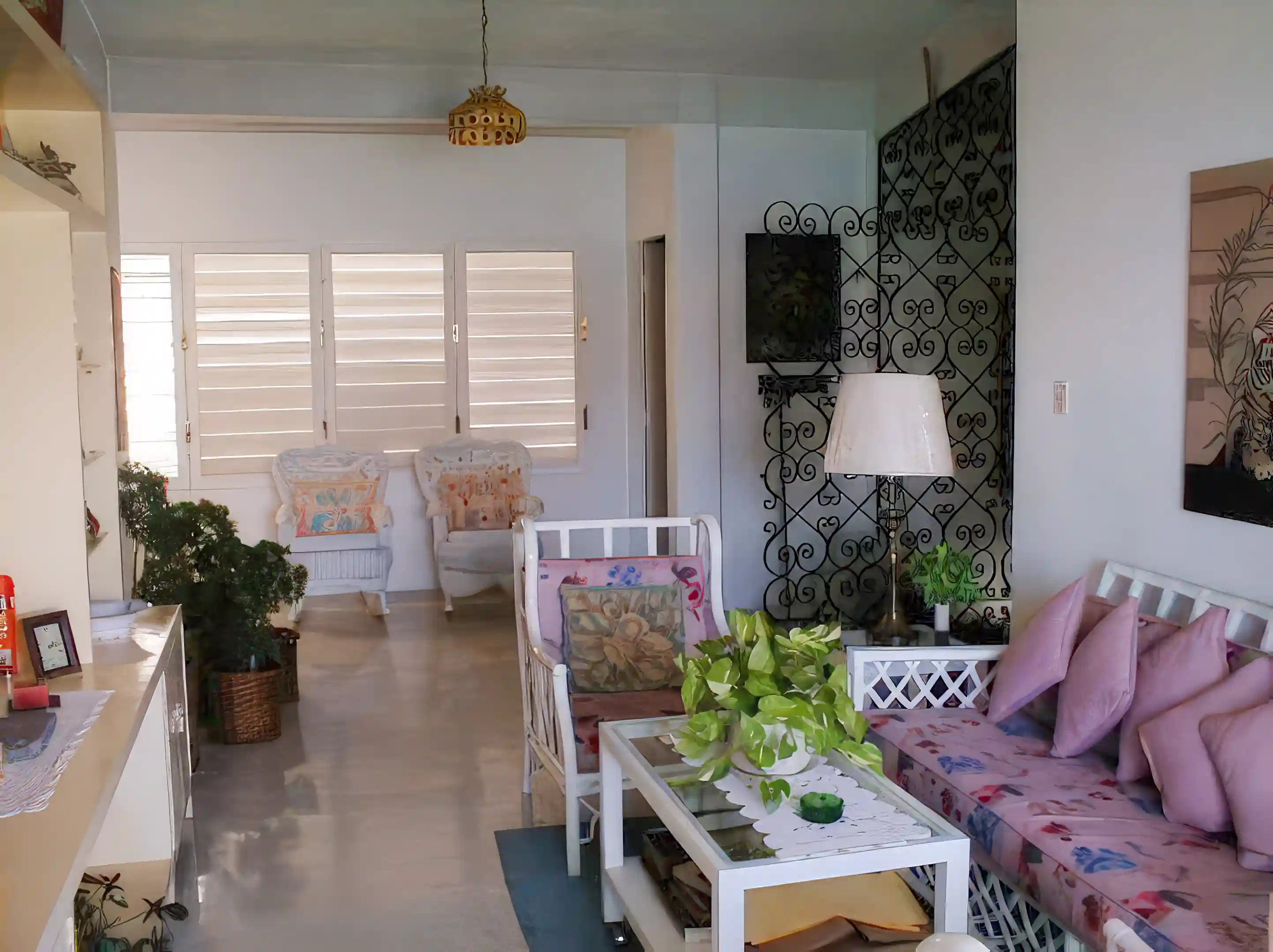 Upper level sitting area