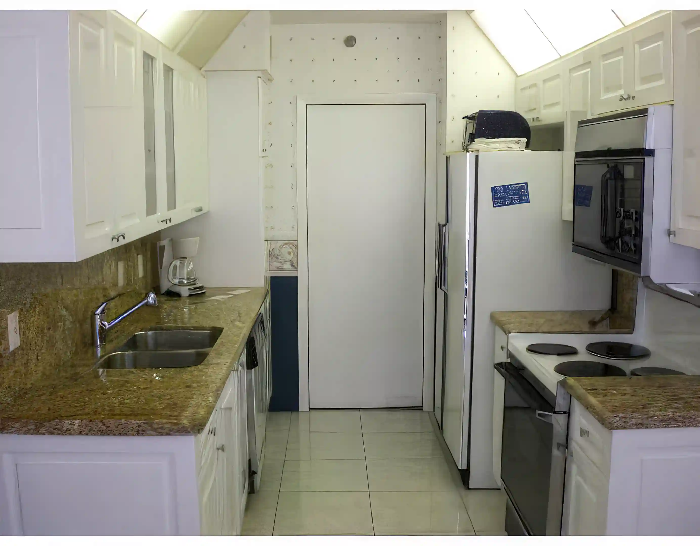 BUILDING 1000 UNIT 1911 - KITCHEN