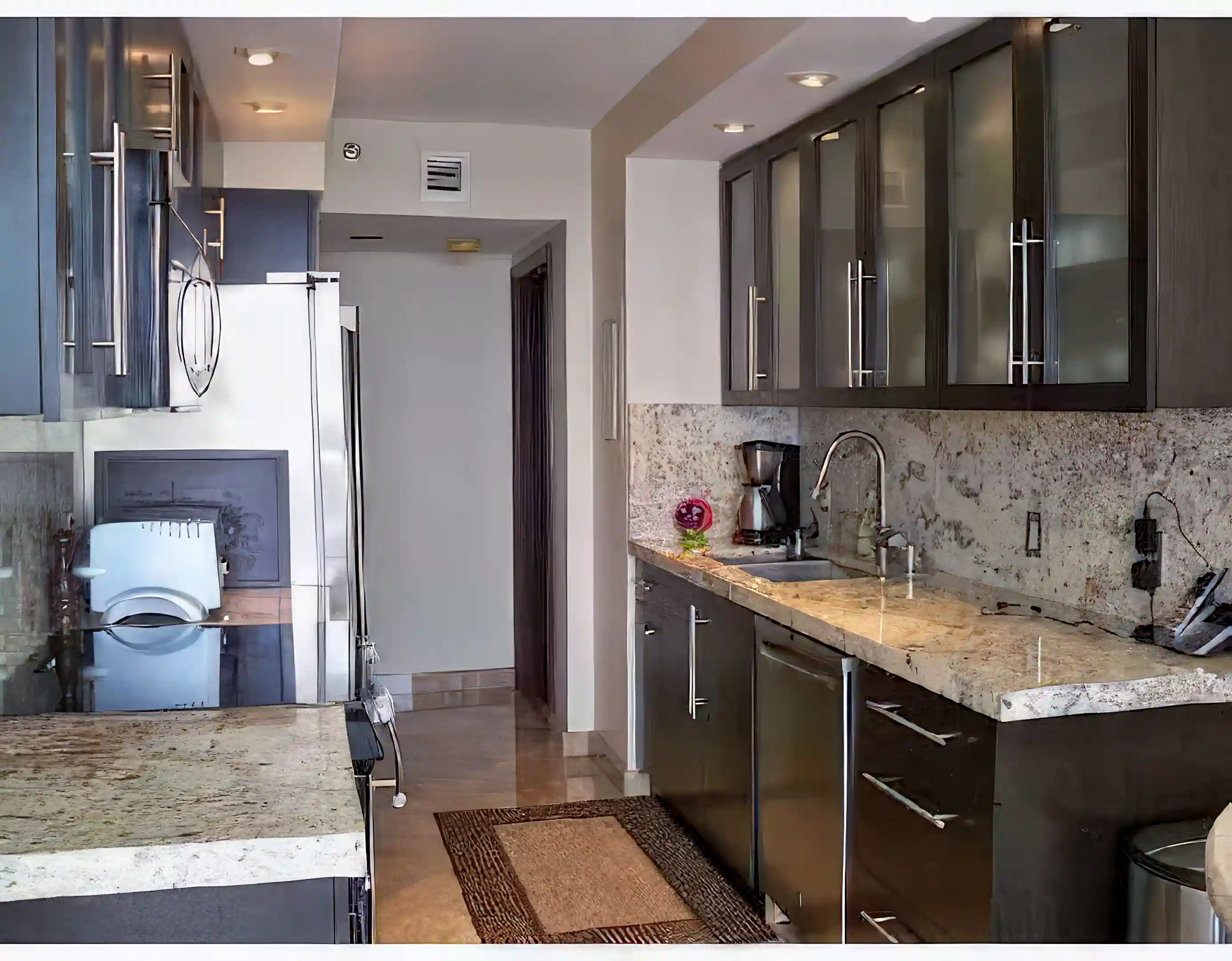BUILDING 1000 UNIT 3012 - KITCHEN