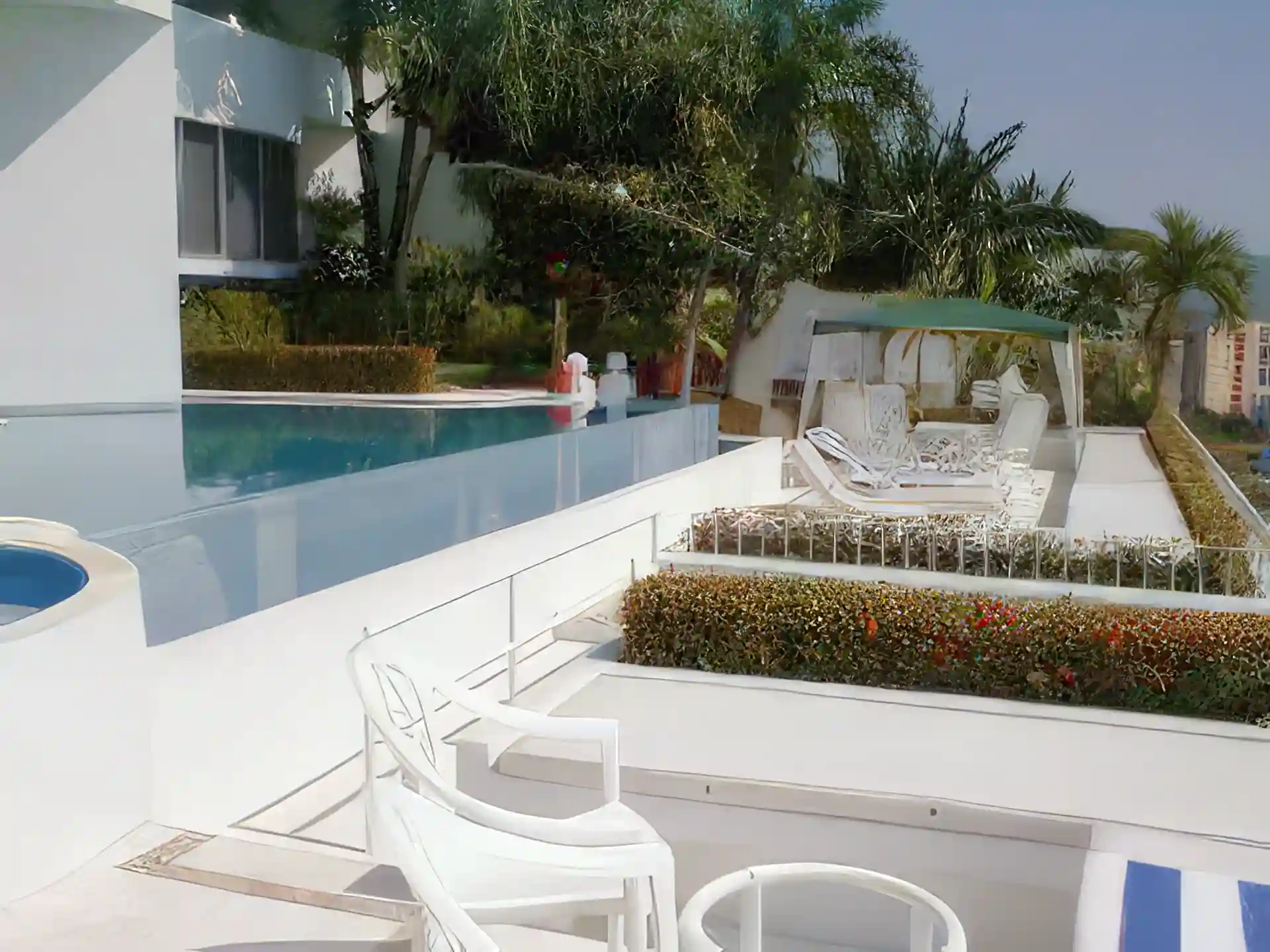 SUNNING DECK