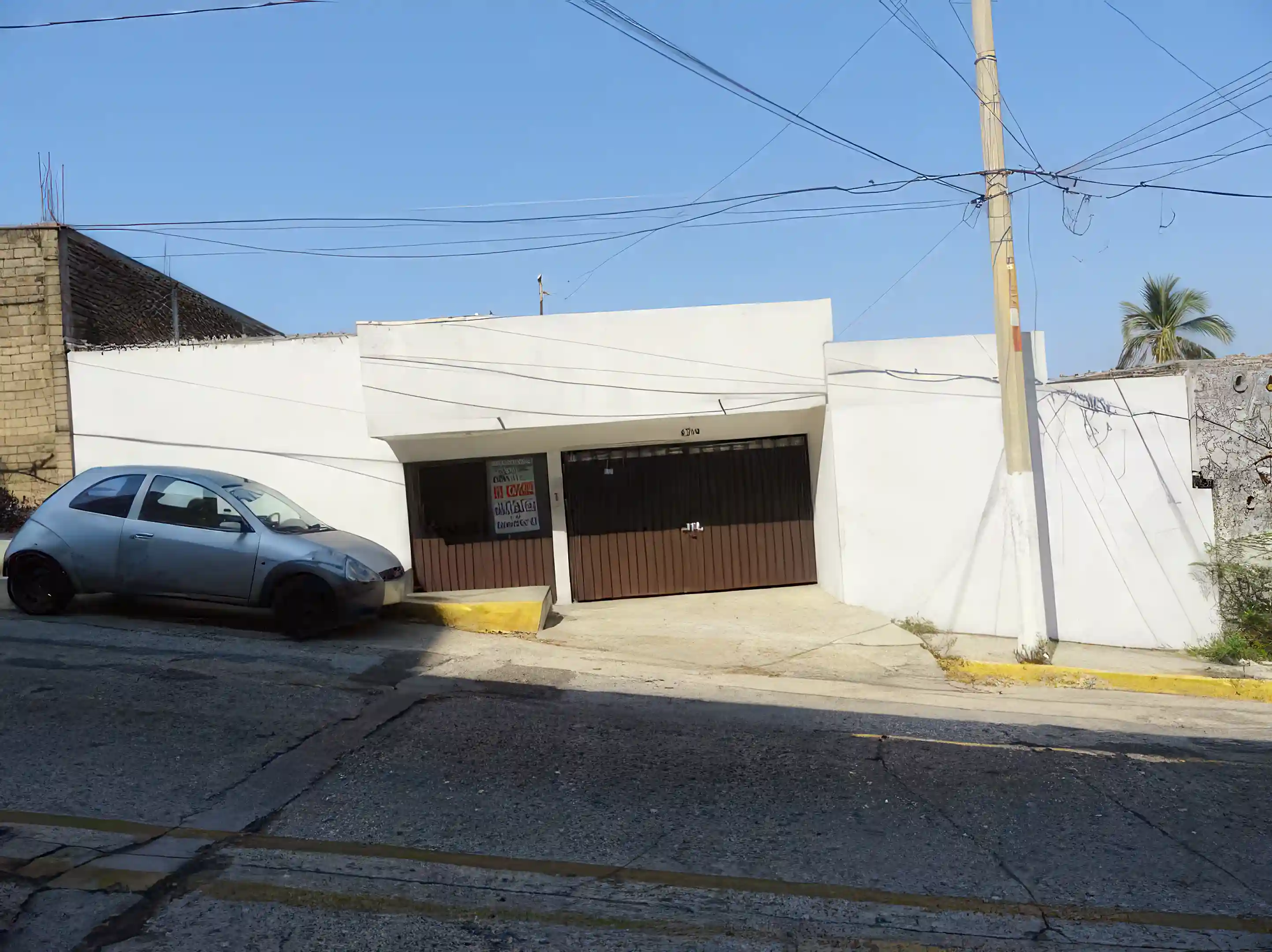 Street Entrance/Entrada