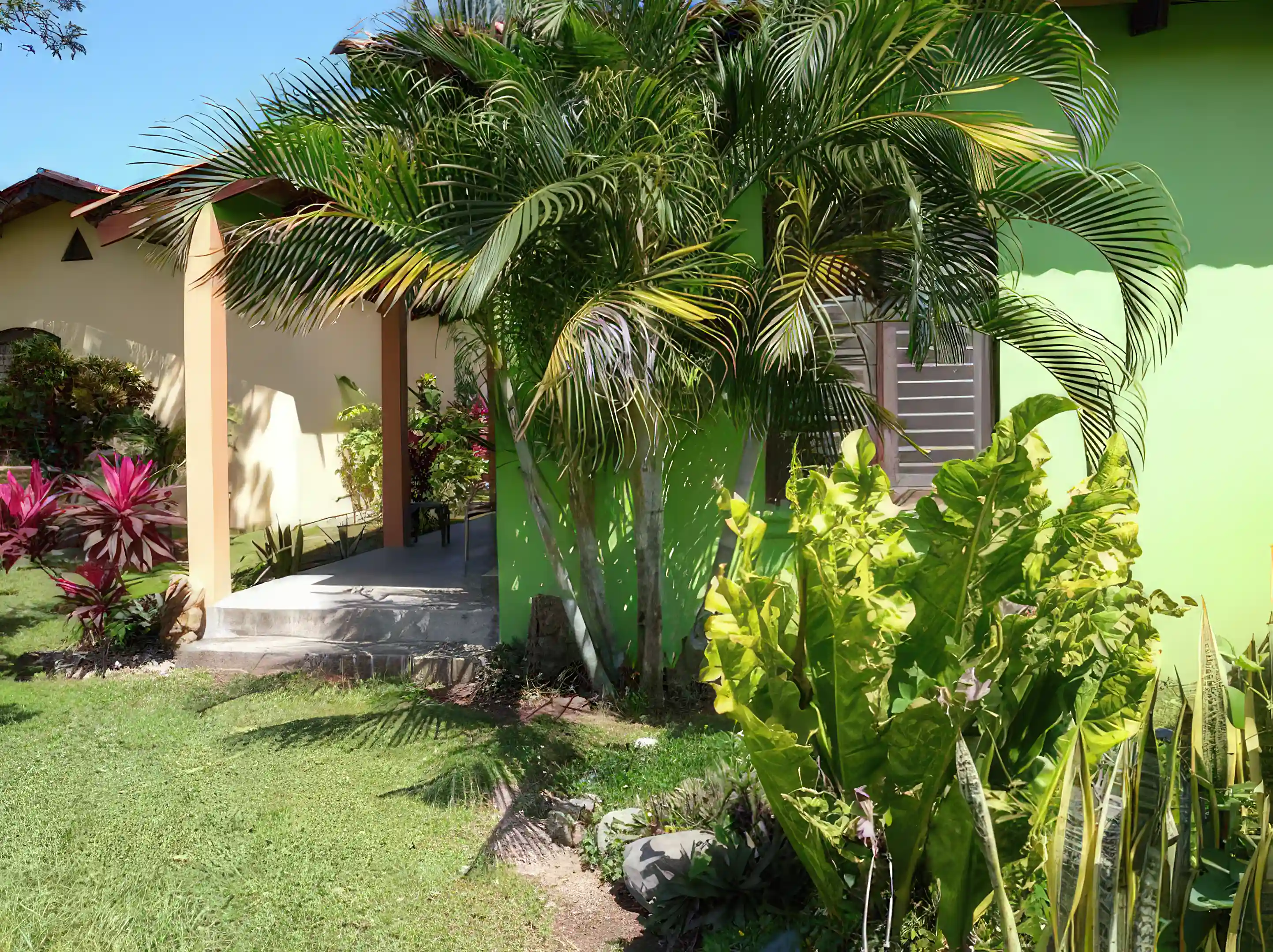 Caribbean Beach Resort for Sale in Trujillo, Colon, Honduras Viviun