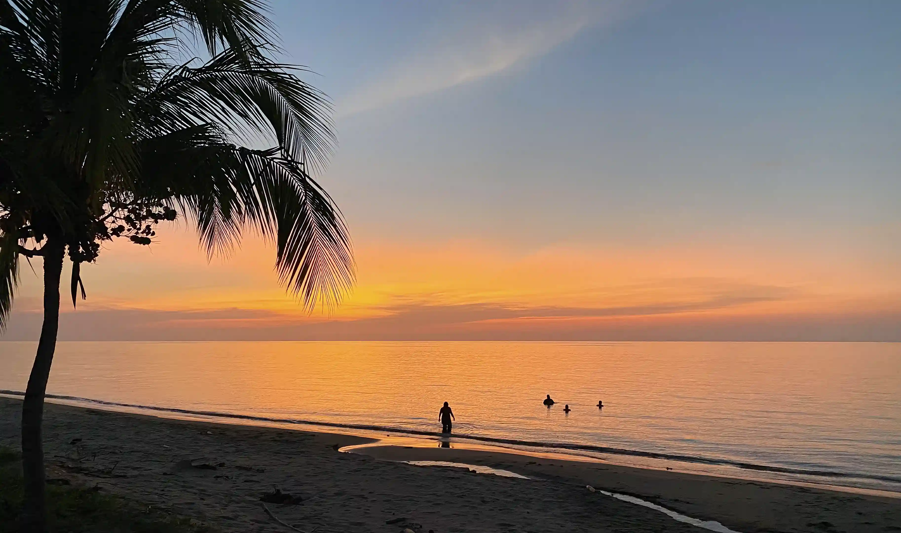Tranquility Bay Beach Retreat sunset