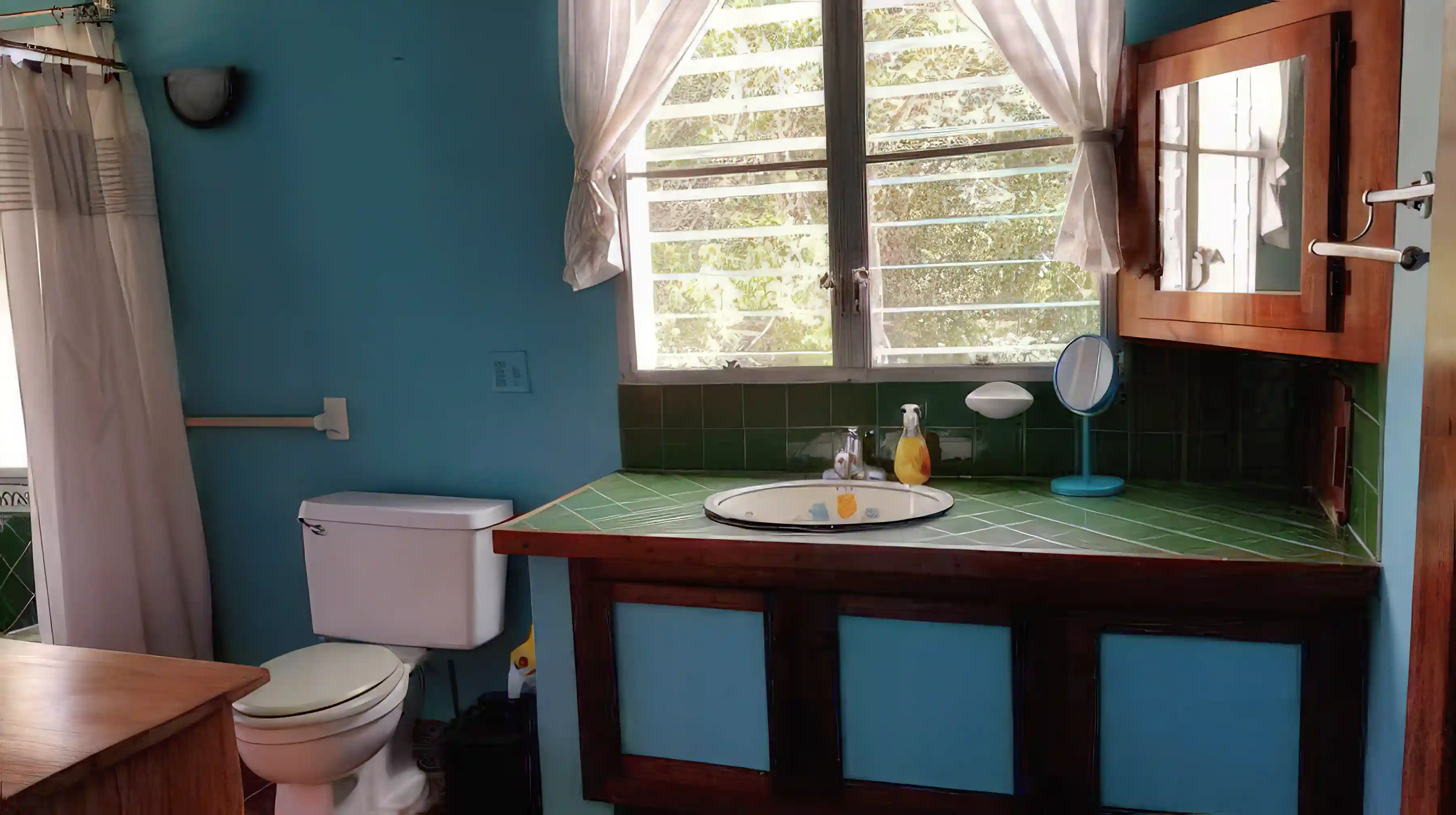 2nd floor apartment bathroom
