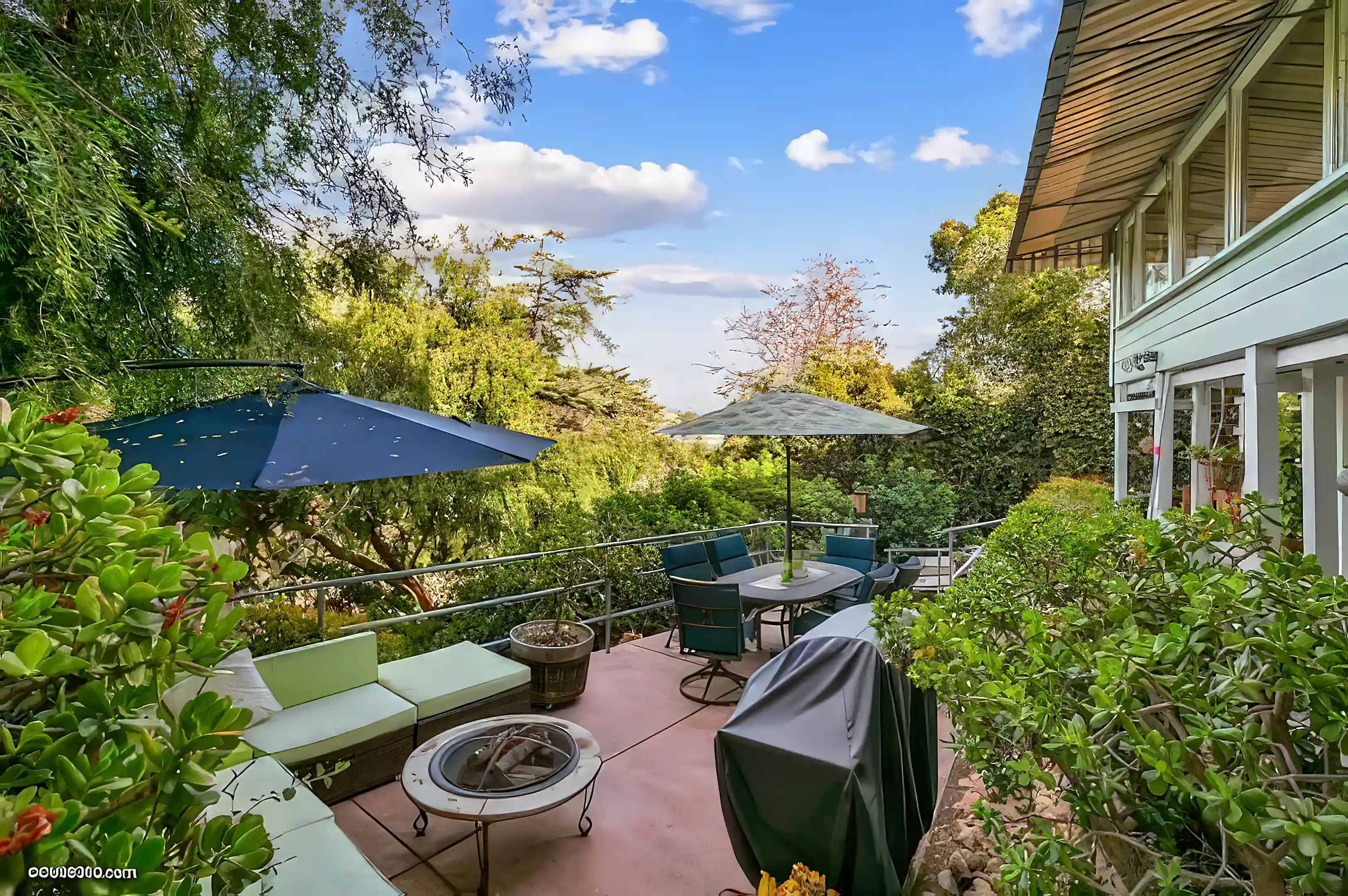 Home for Sale in 2369 Vancouver Ave, San Diego, California, USA