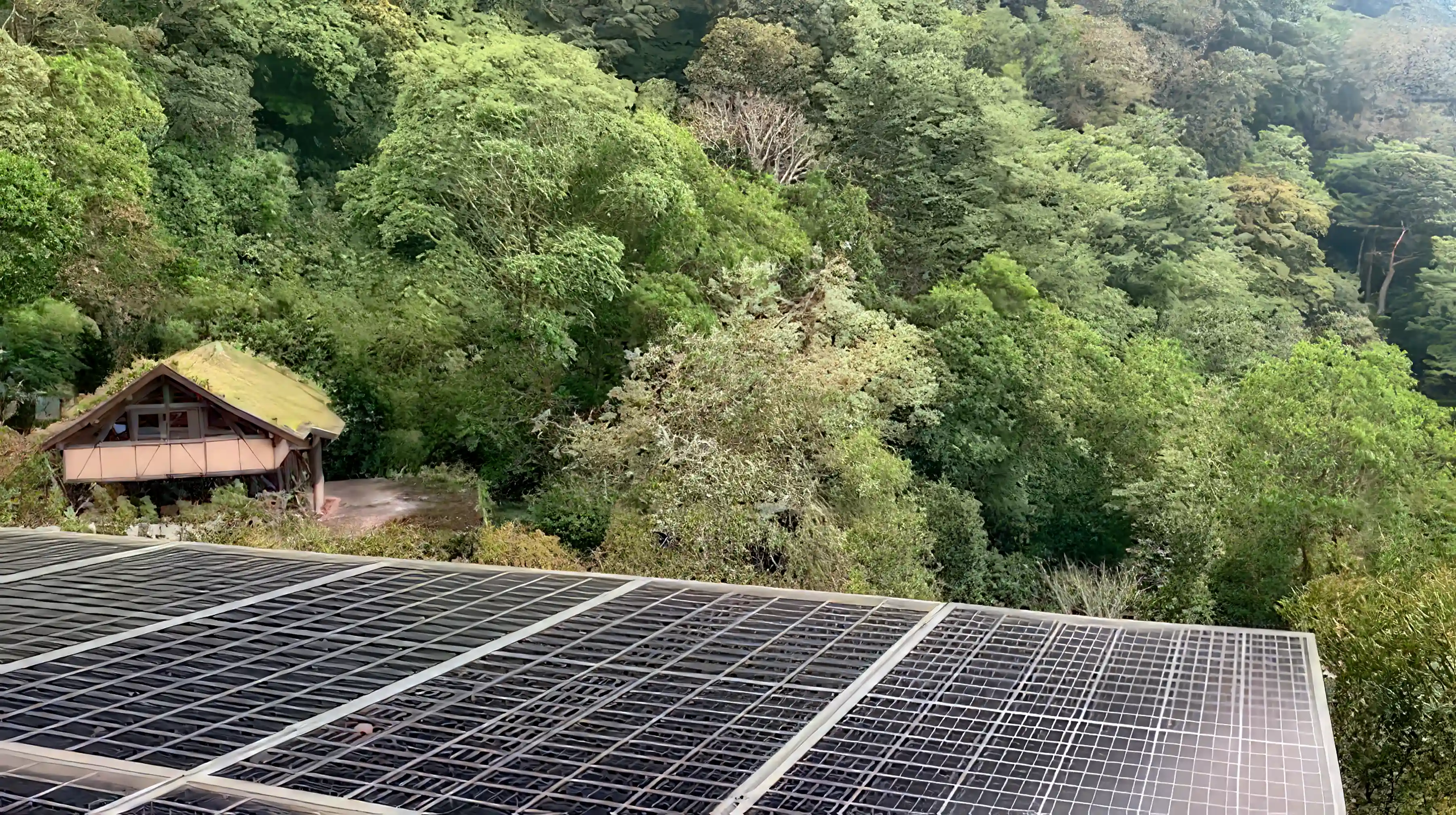 excellente solar systeme with lithium batteries.
3 years old
