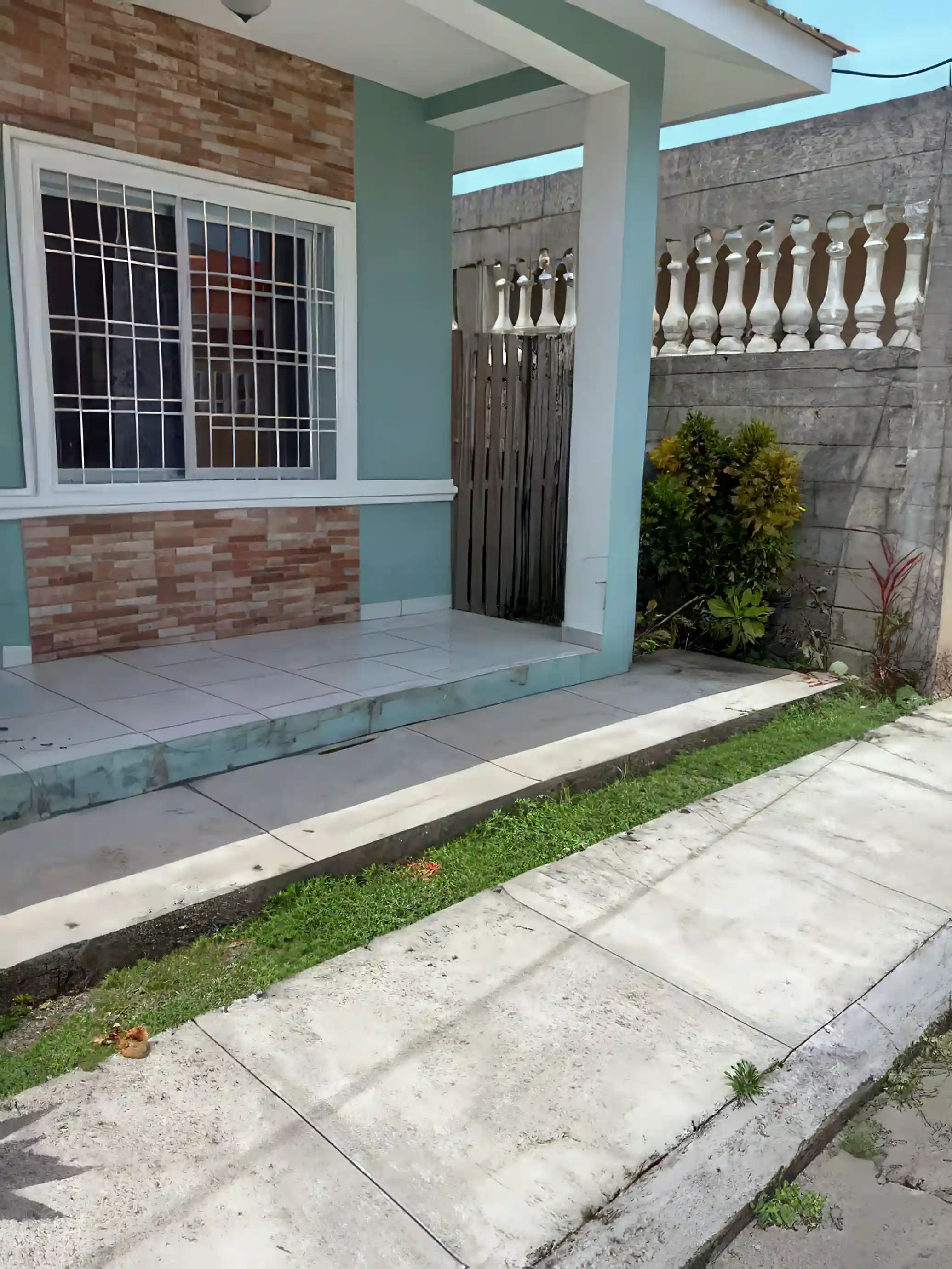 3 Bed 2 Bath Home for Sale and Rent in Calle 4, Res. La Florida, La