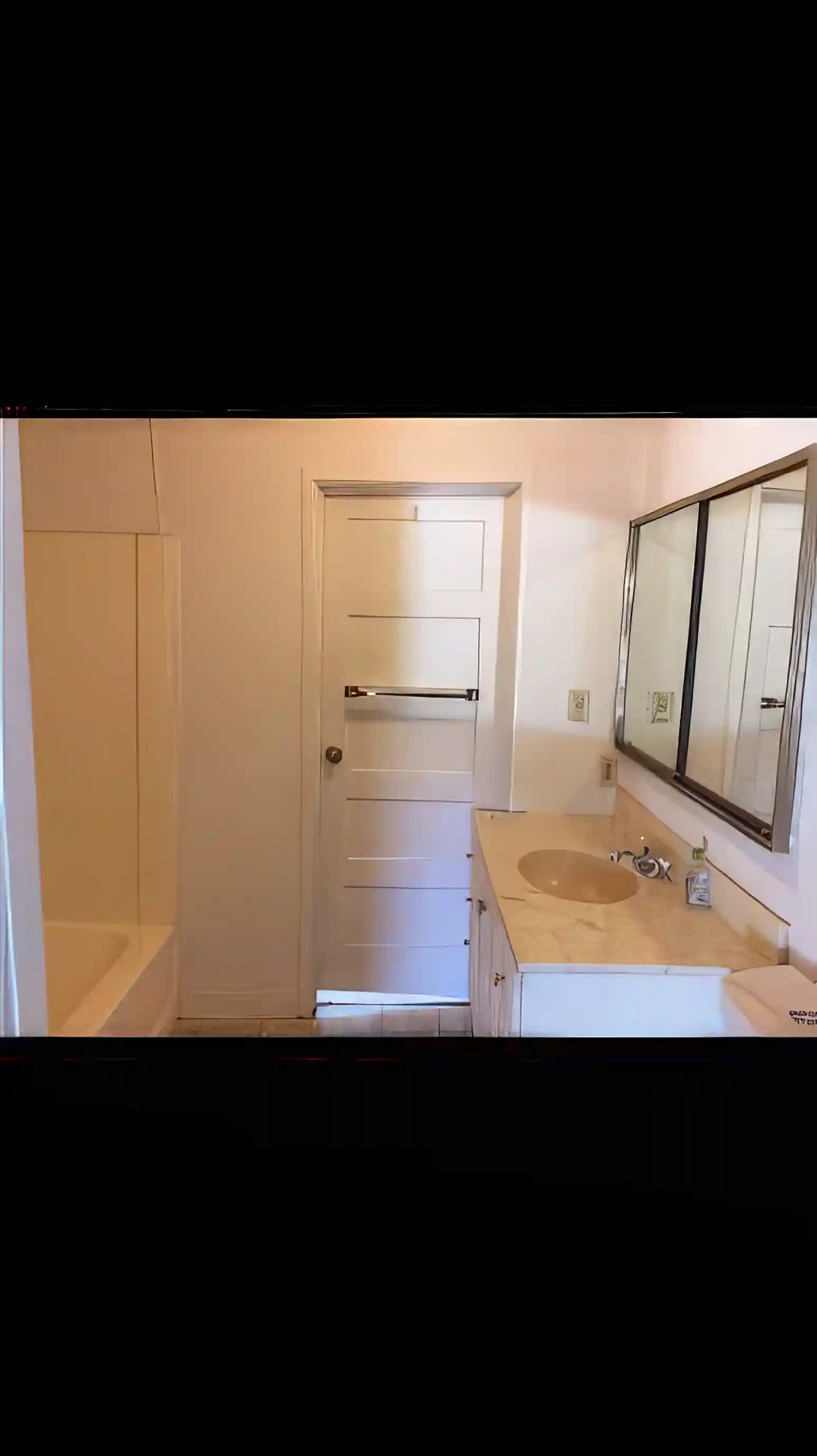 Upstairs Apartment Master Bath