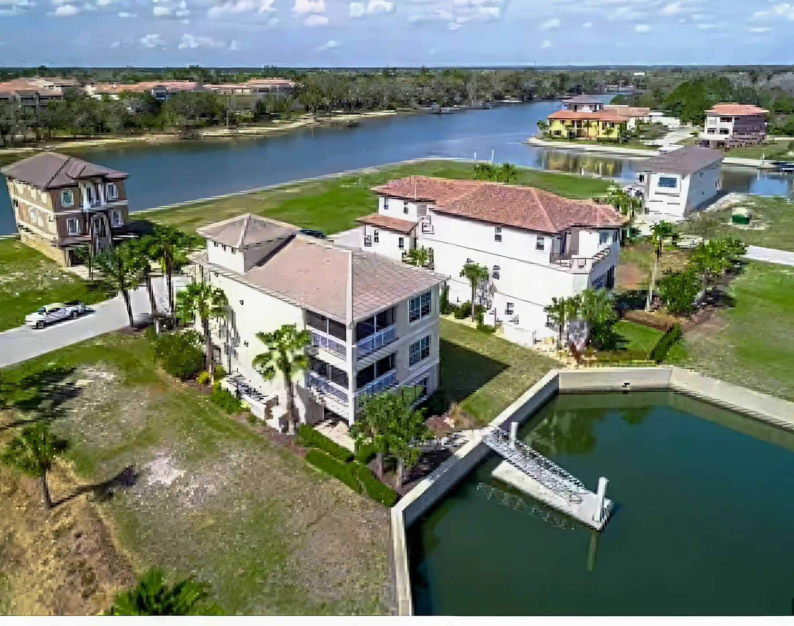 Salt Water Canal Home for Sale in 299 Yacht Harbor Drive, Palm Coast, Florida, USA Viviun