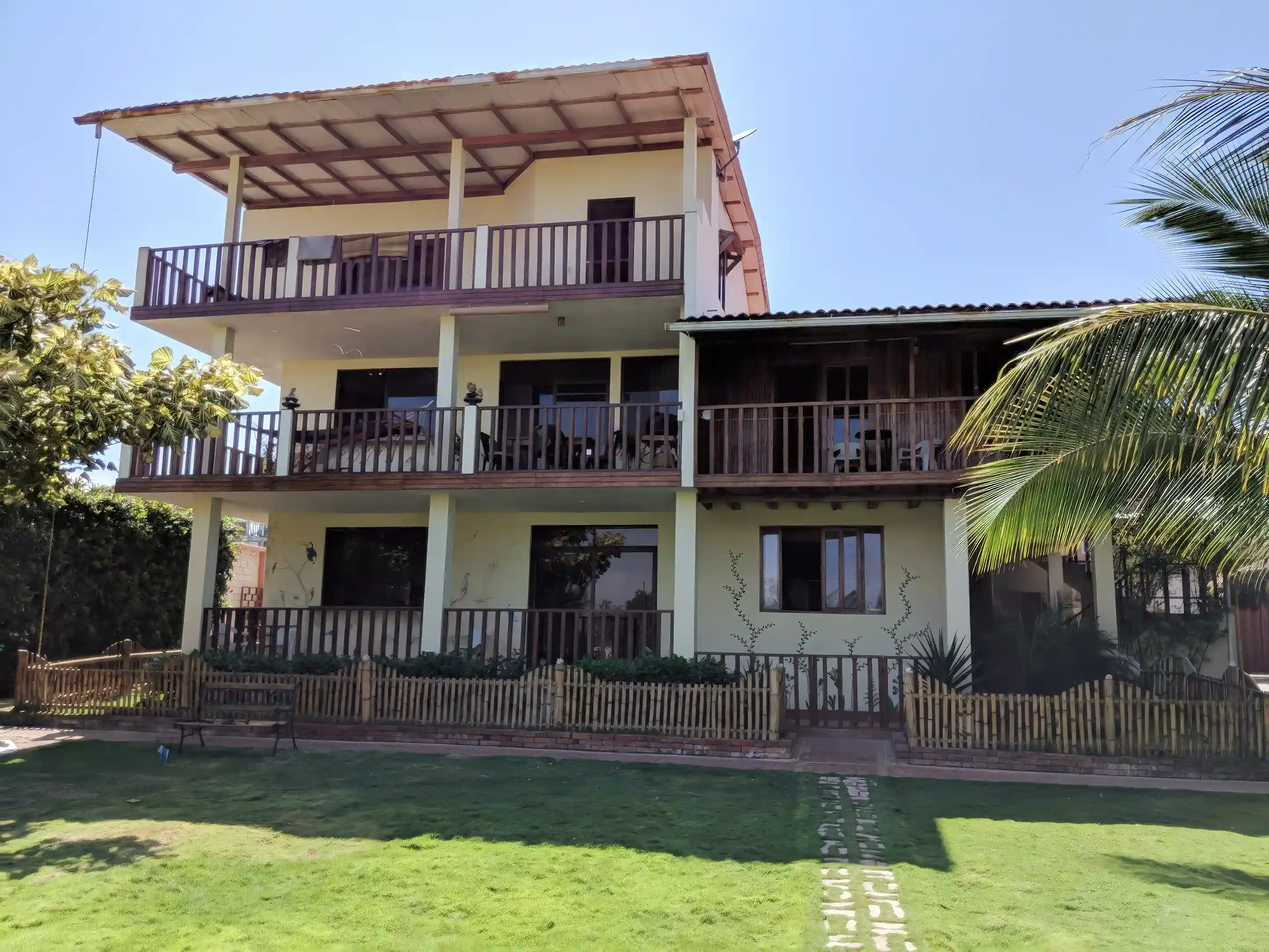 Investment Property for Sale in Puerto Cayo, Ecuador Viviun