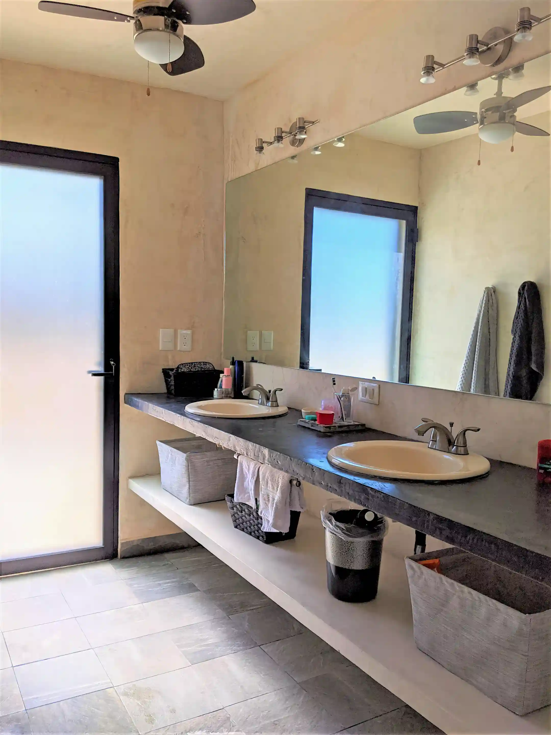 Main Bath, Shower, walk-in Closet. Laundry machine.