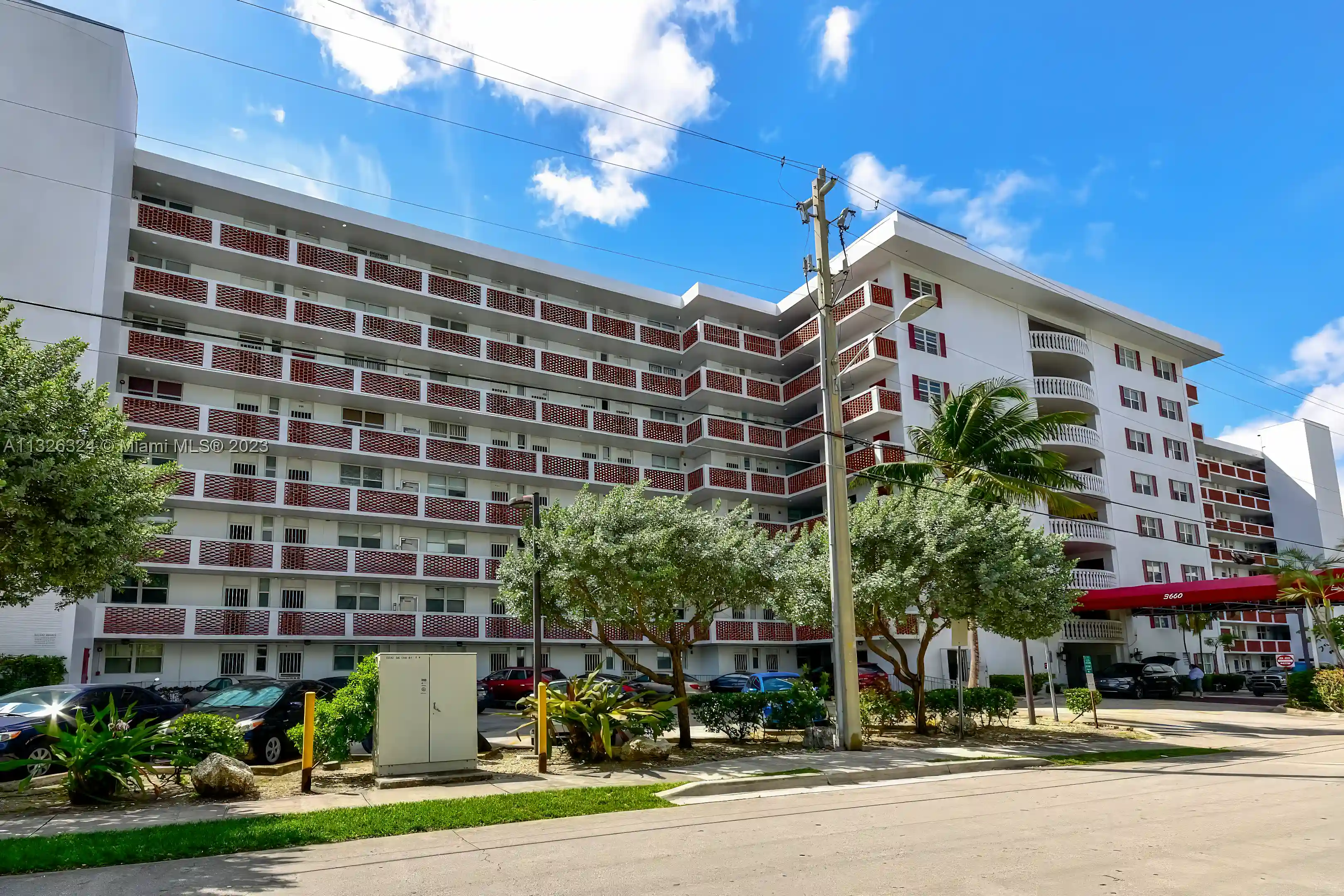 2 Bed 2 Bath Waterfront Condo For Sale In 3660 Ne 166th St 402 2-bed-2-bath-waterfront-condo-for-sale-in-3660-ne-166th-st-402