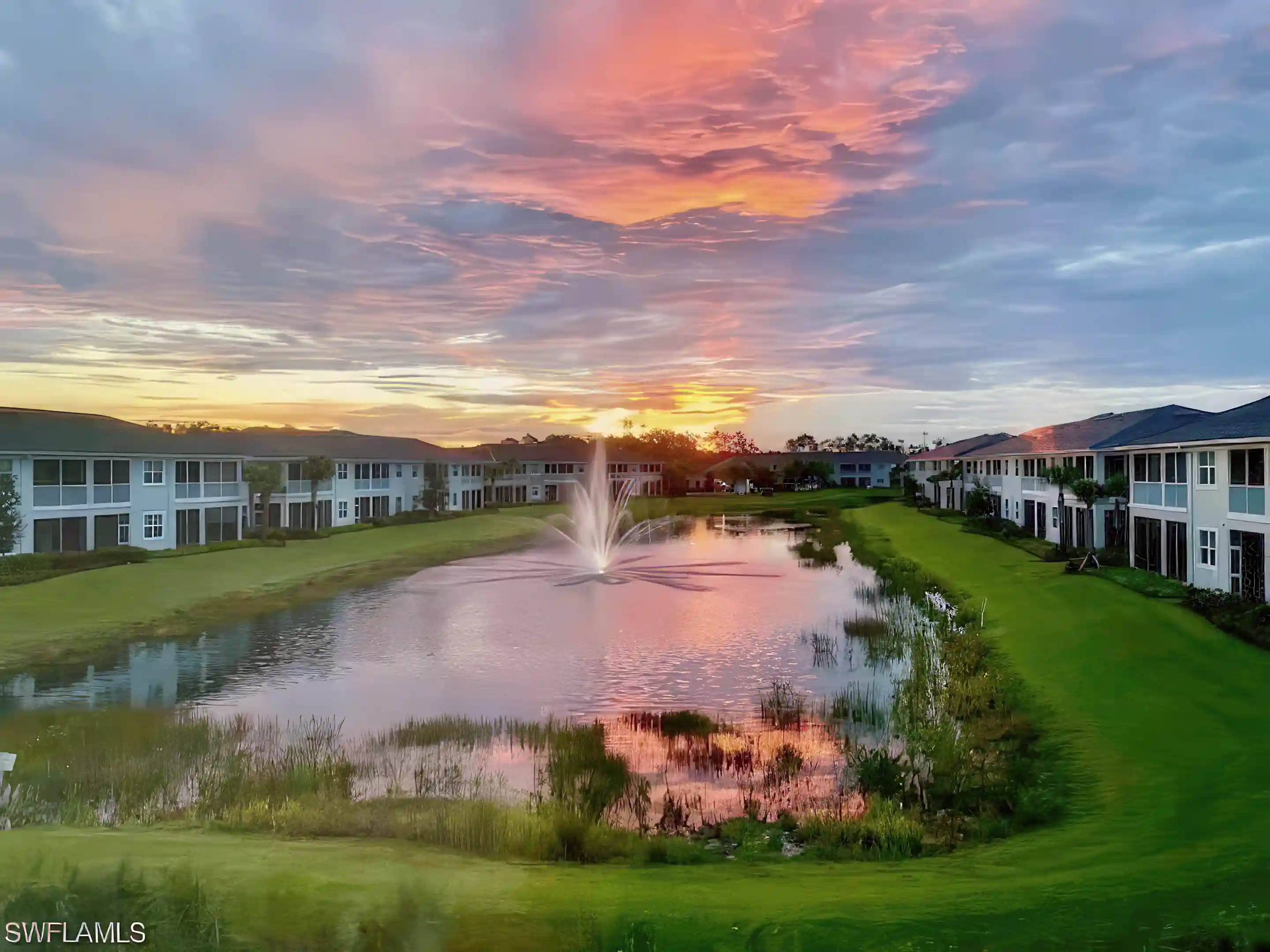 Townhouse for Sale in 6940 Avalon Cir 505, Naples, Florida, USA