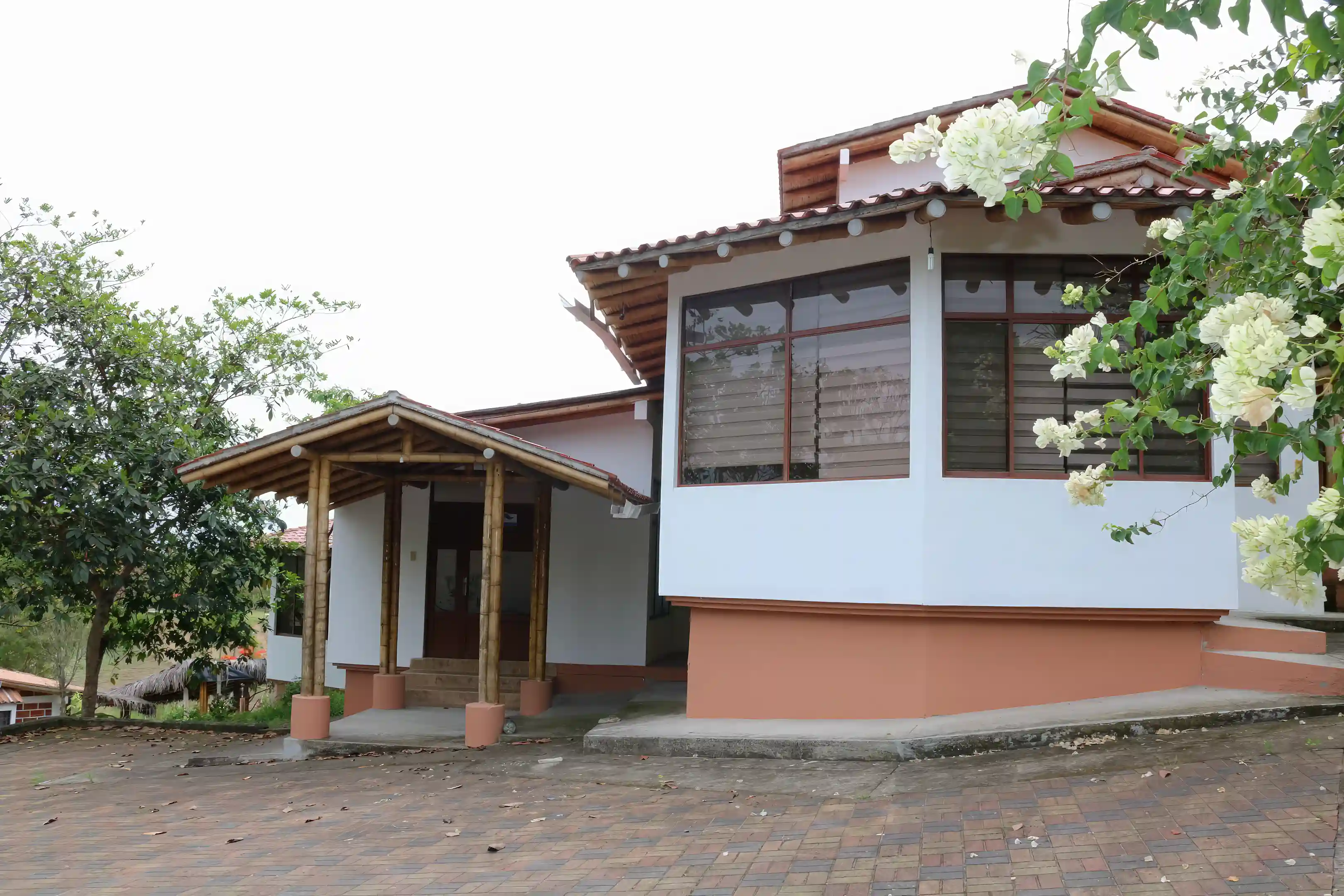 Cabañas for Sale in Lote 78, Olon, Santa Elena, Ecuador Viviun