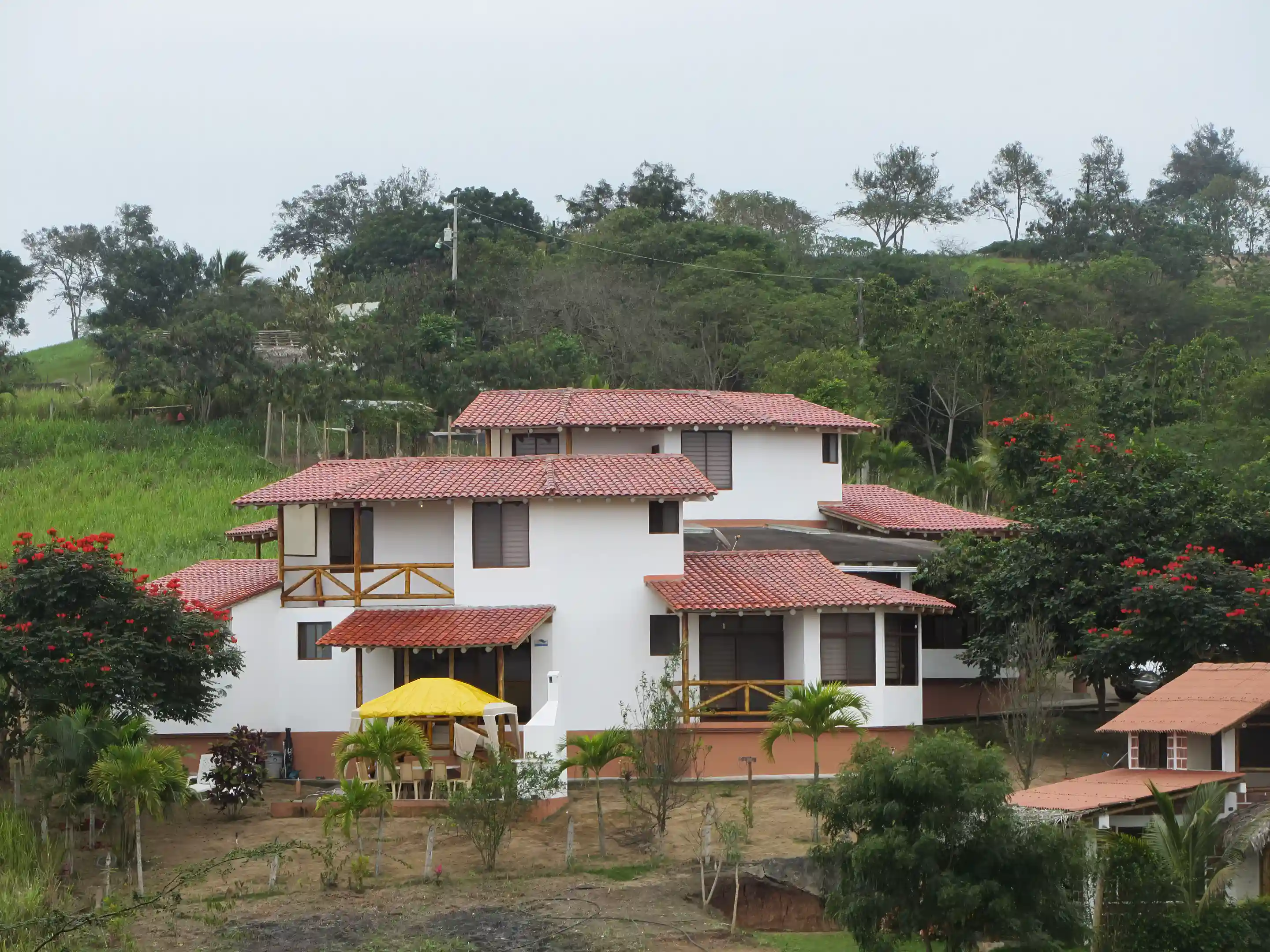 Vista de fachada de propiedad