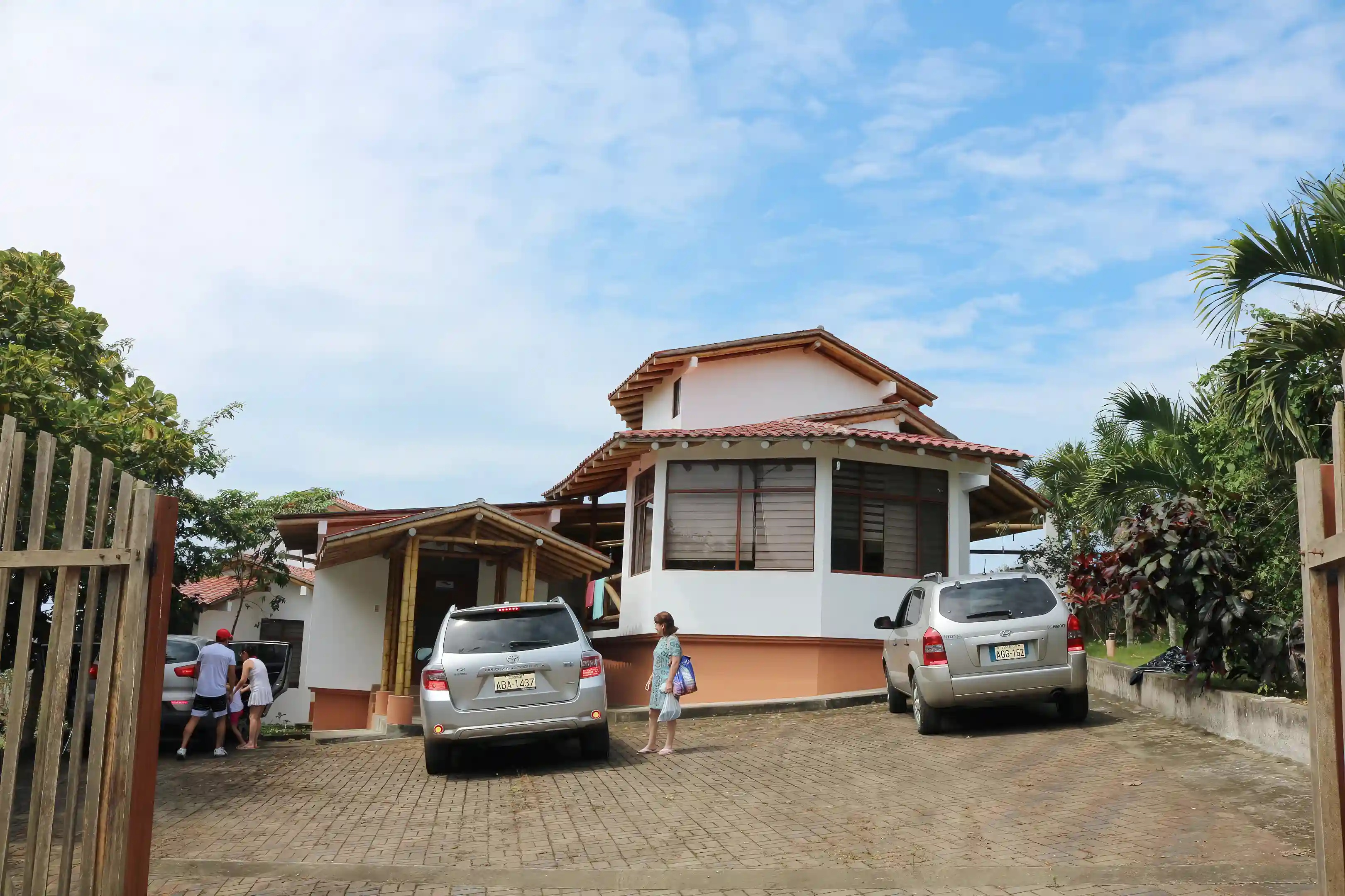 Cabañas for Sale in Lote 78, Olon, Santa Elena, Ecuador Viviun