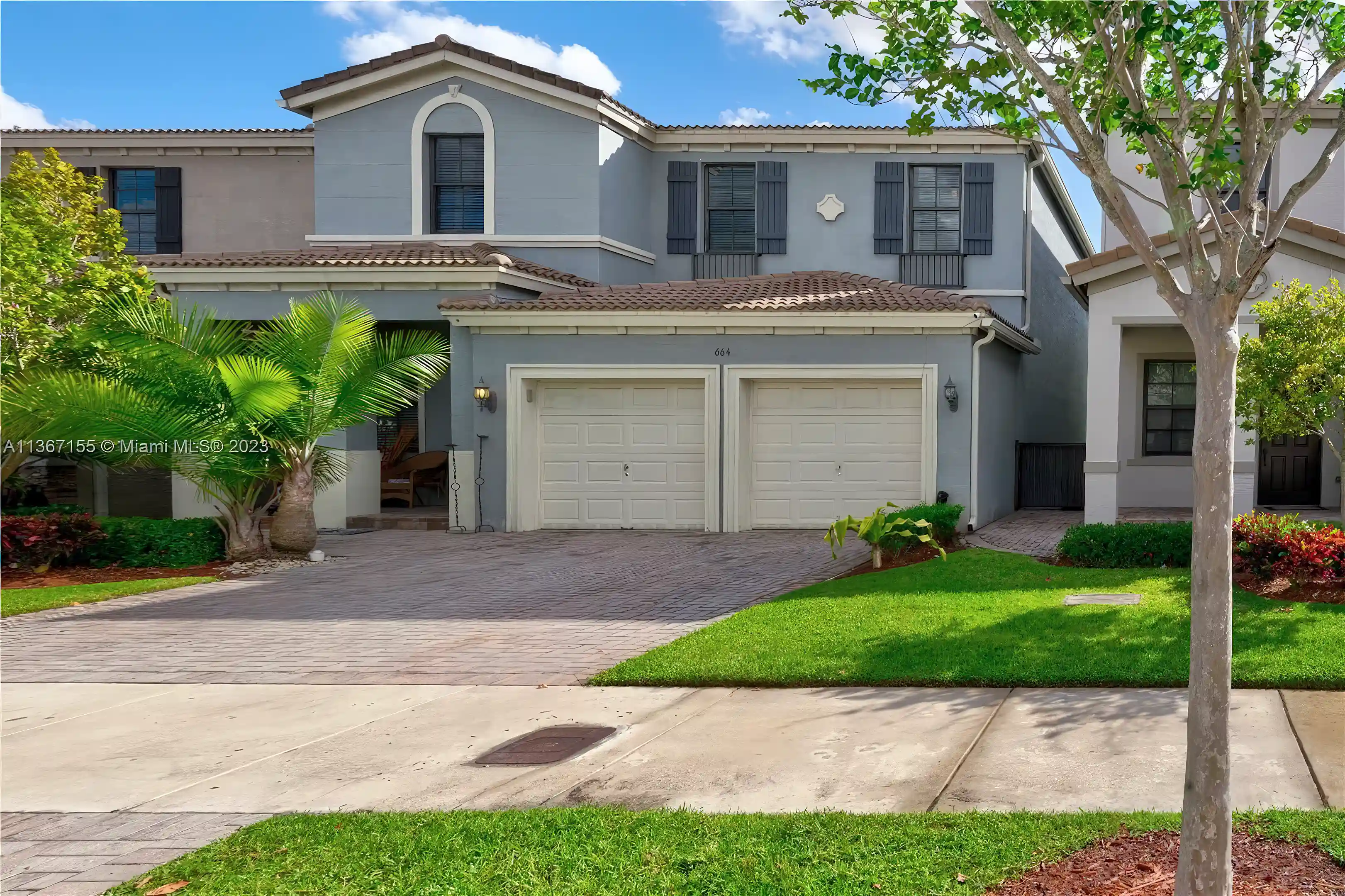 Home for Sale in 664 Ne 191st St, Miami, Florida, USA
