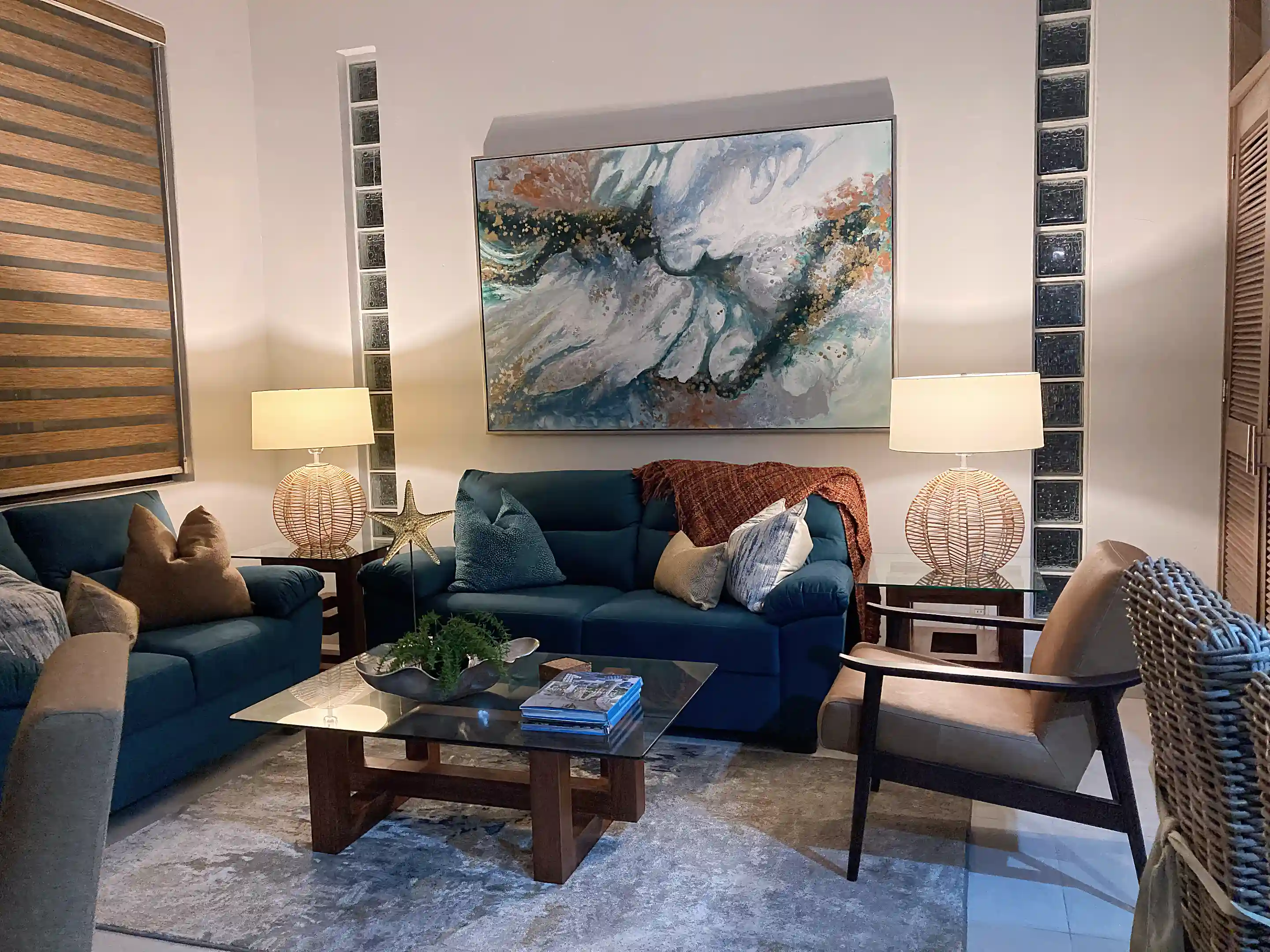 BEAUTIFUL FURNISHED LIVING AREA