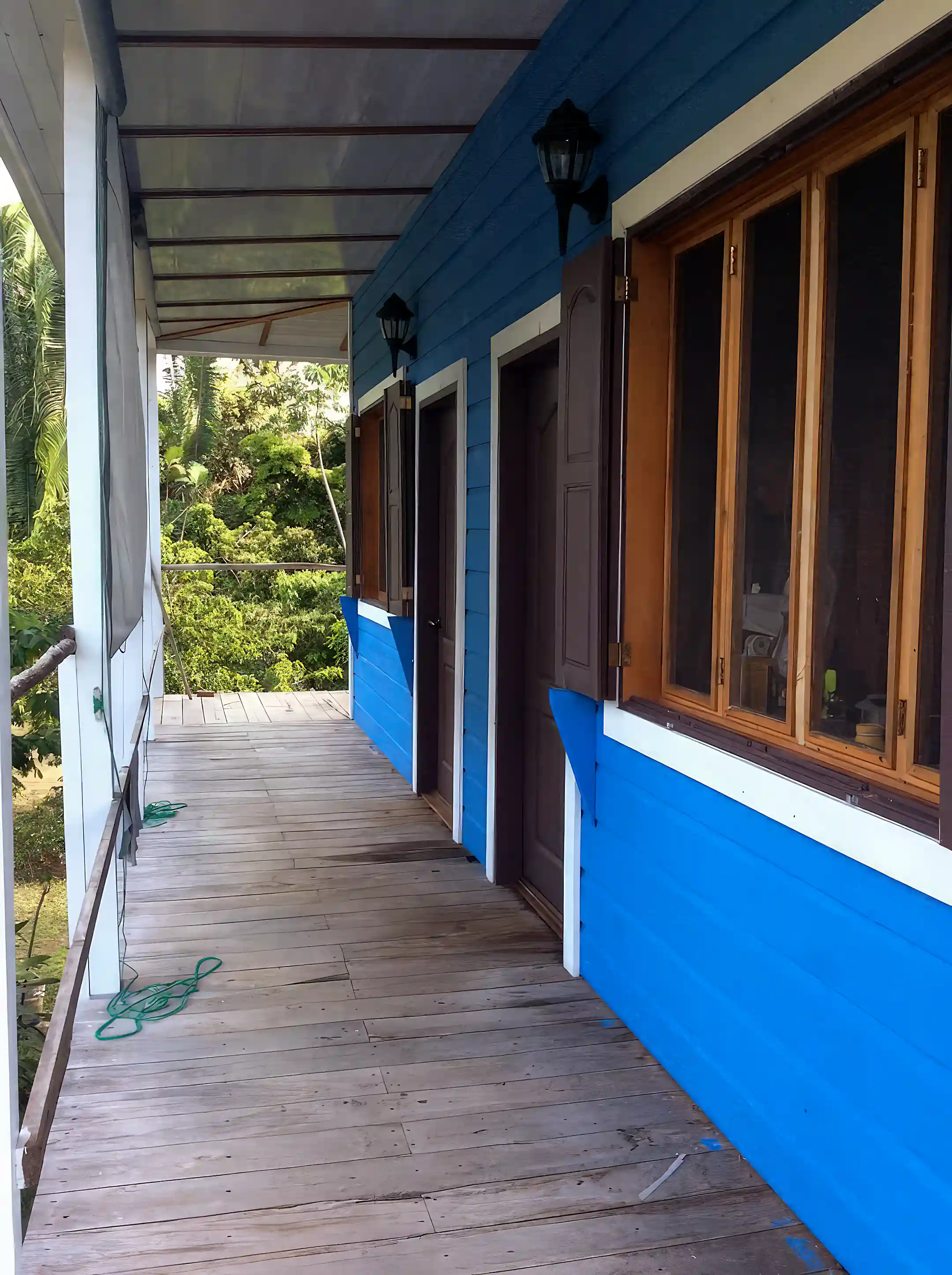 2 bd. doors to deck