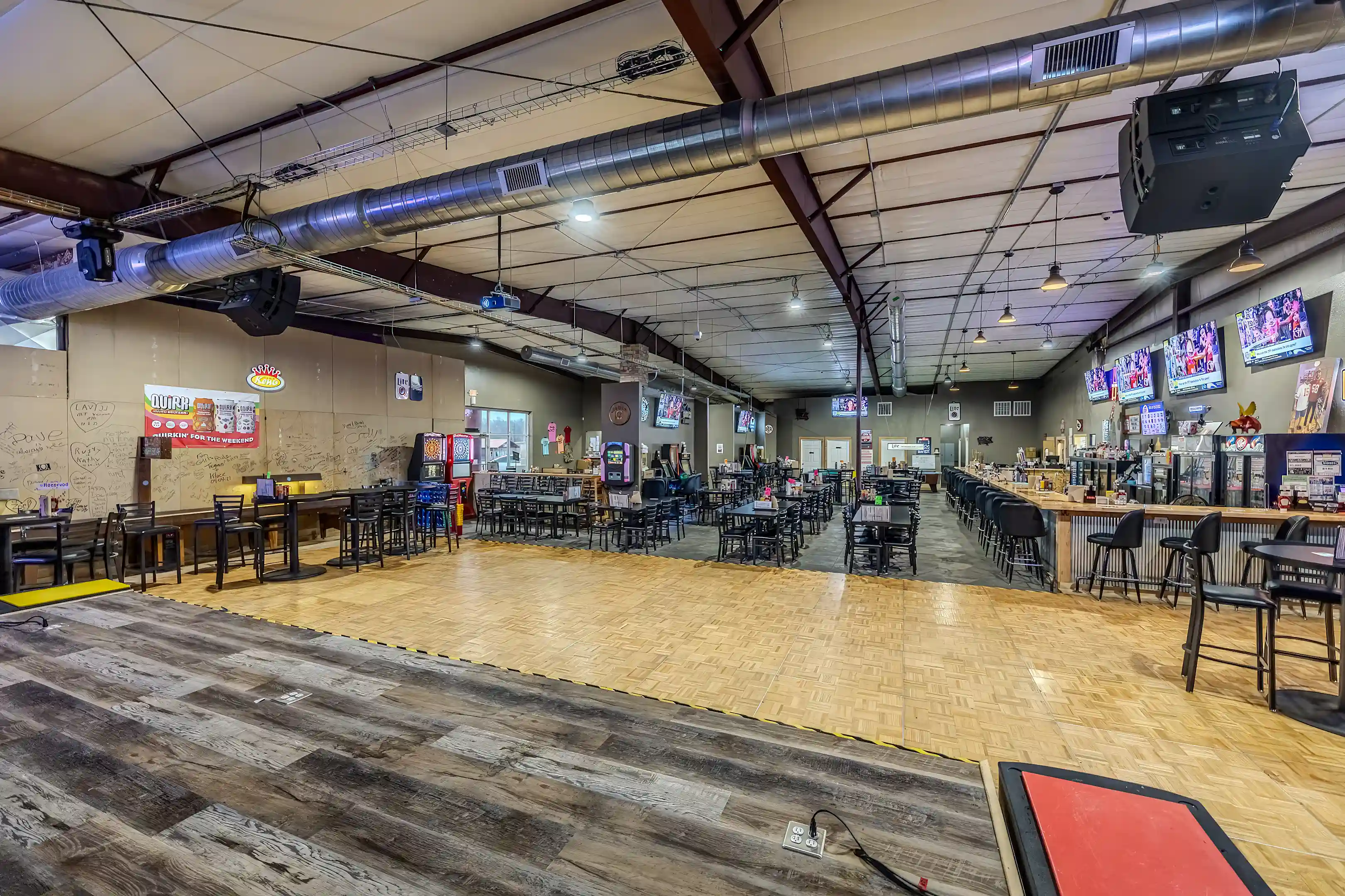 Large Event Venue/Restaurant for Sale in 743 N Main St, Gravois Mills, Missouri, USA