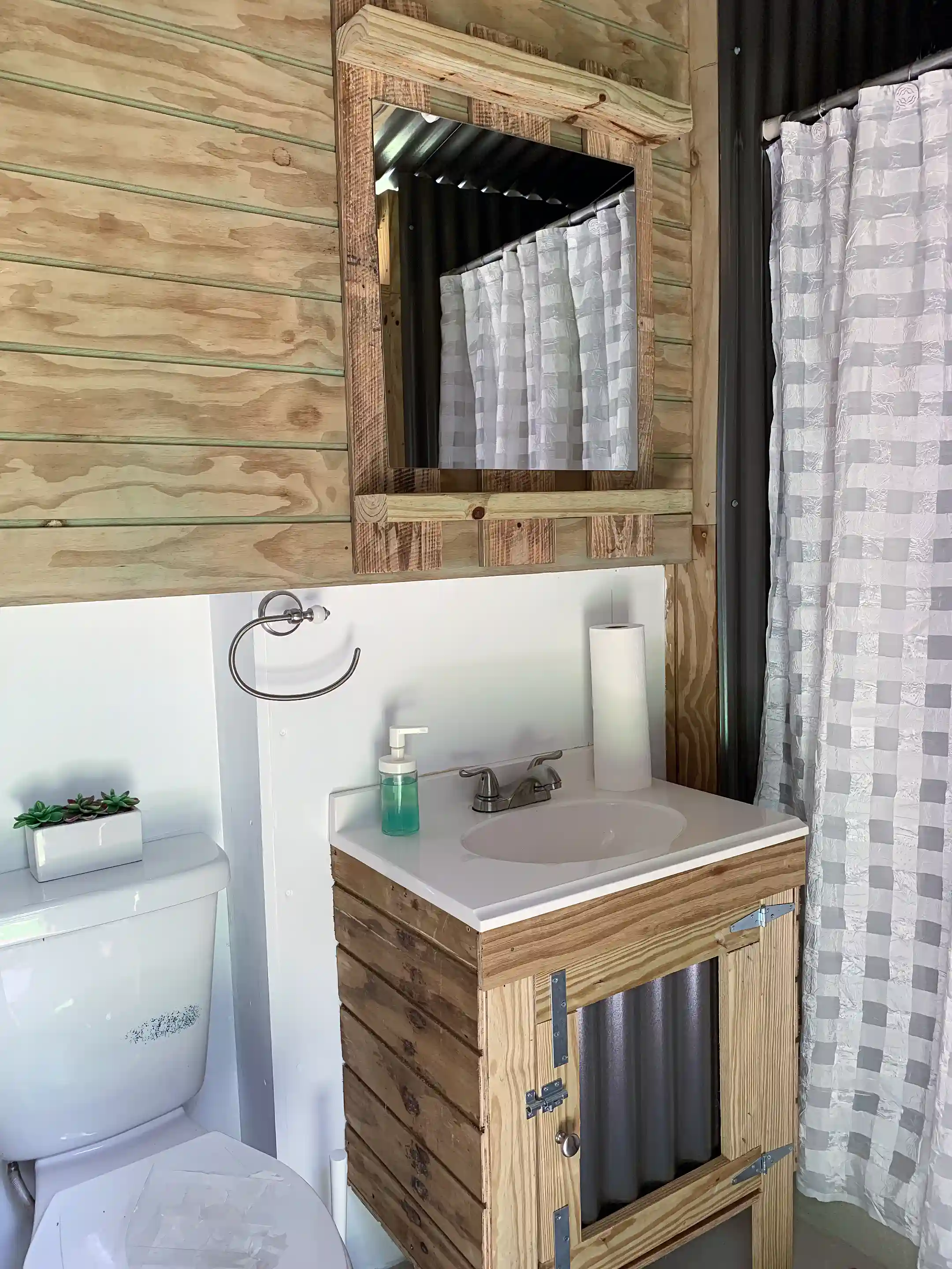 Riverfront Home for Sale in Km. 6.8, Patillas, Puerto Rico Viviun