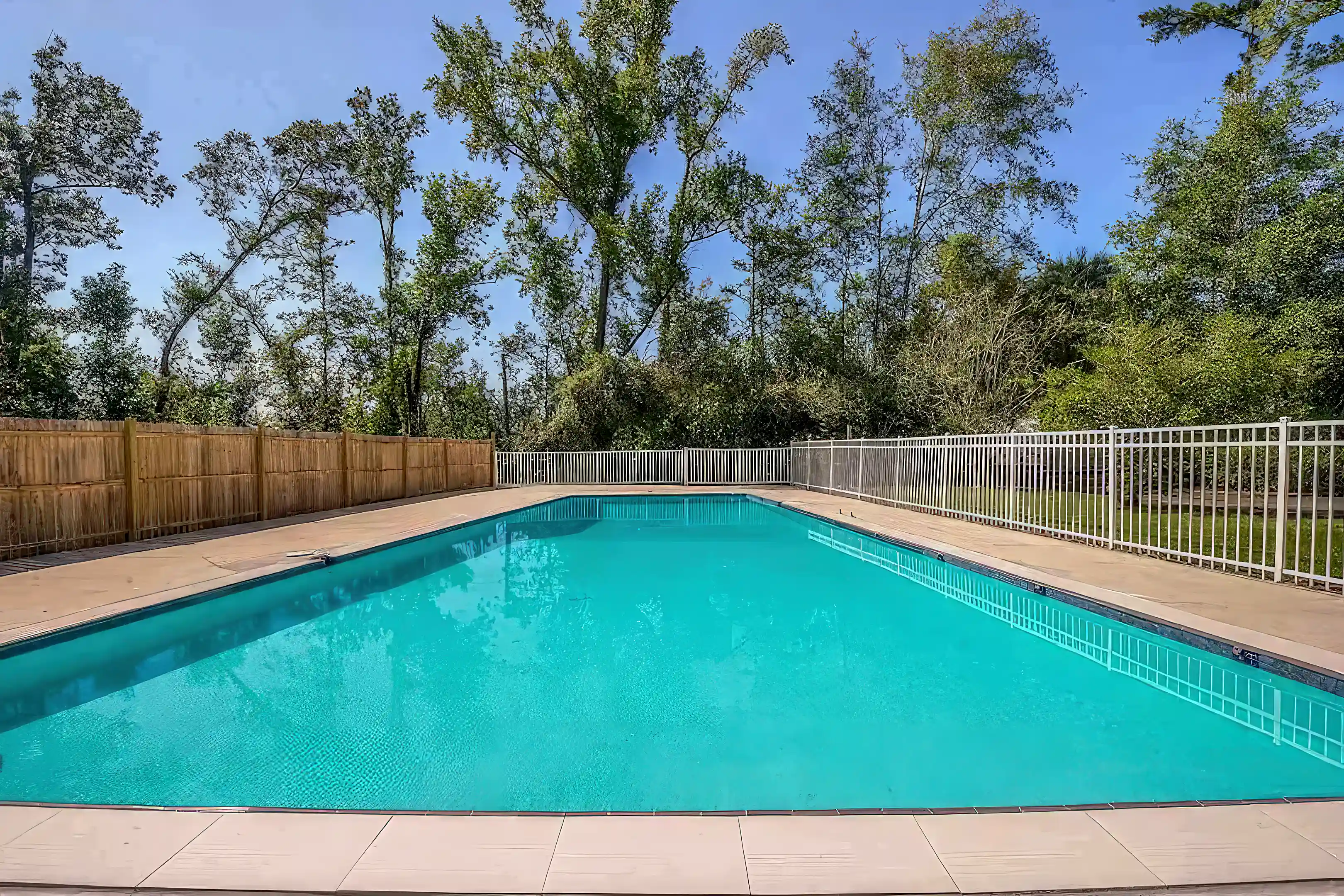 Luxury Estate for Sale in 615 Ave, Chattahoochee, Florida, USA