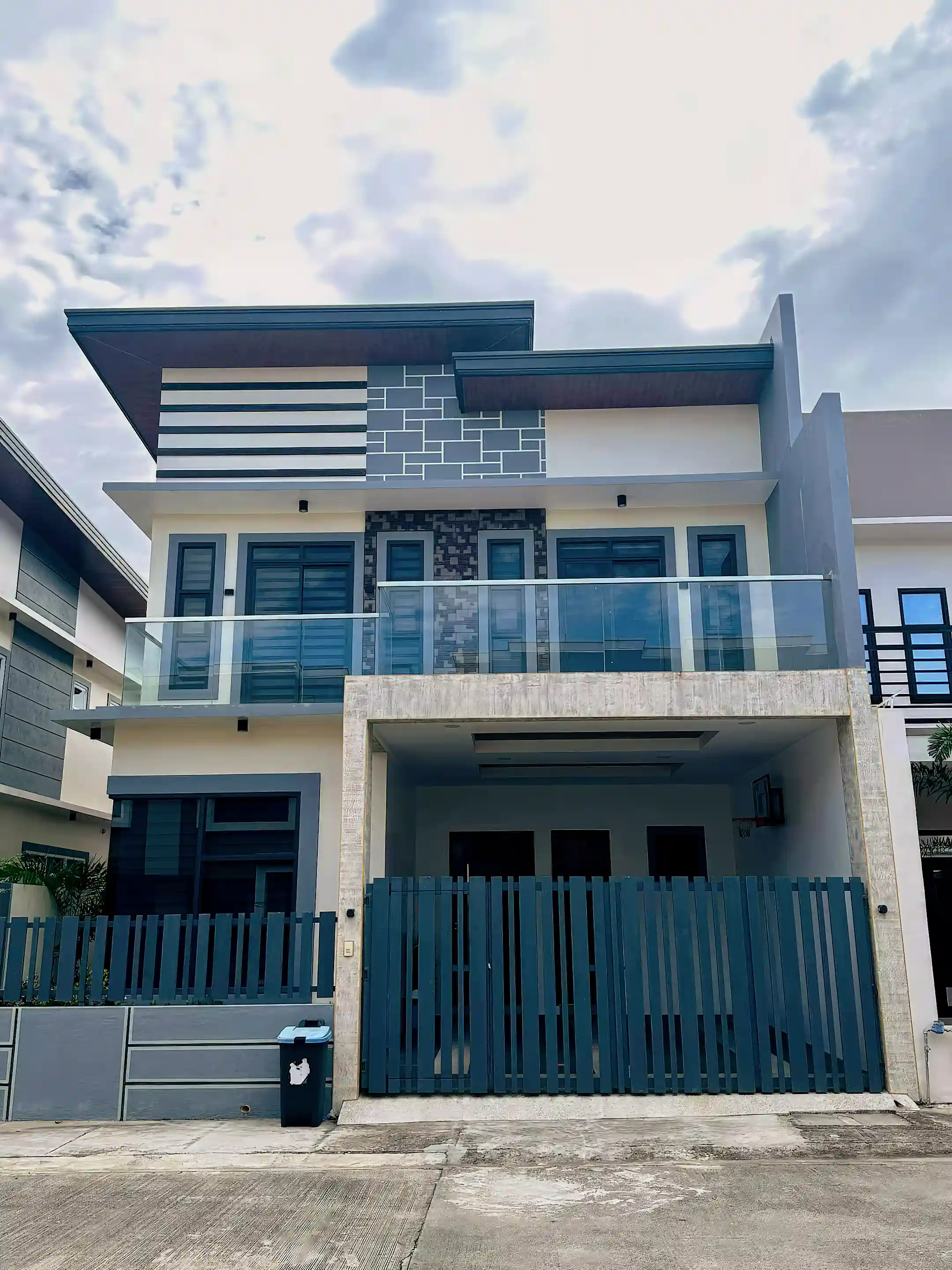 Two Storey 5 Bedroom House for Sale in Angeles City, Pampanga, Philippines