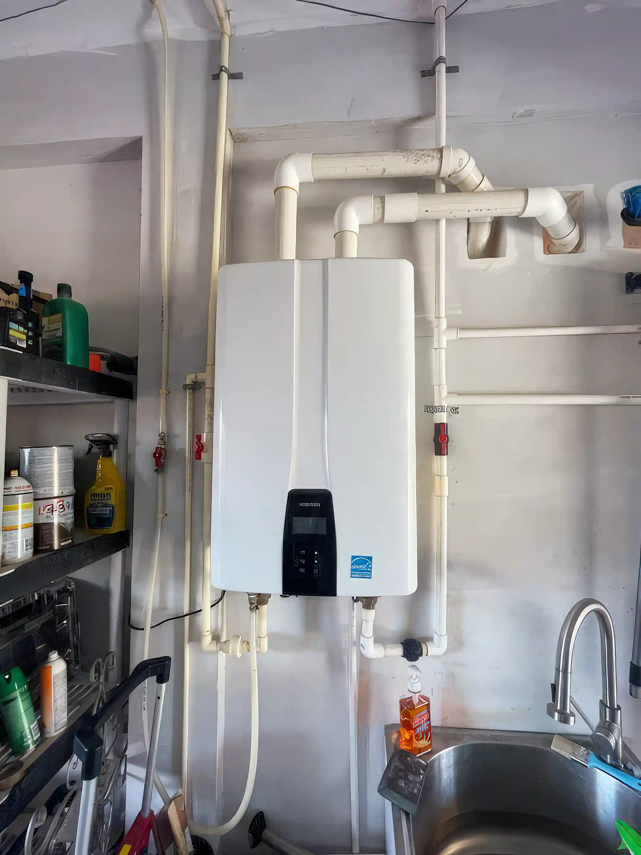 High efficiency condensing inline water heater