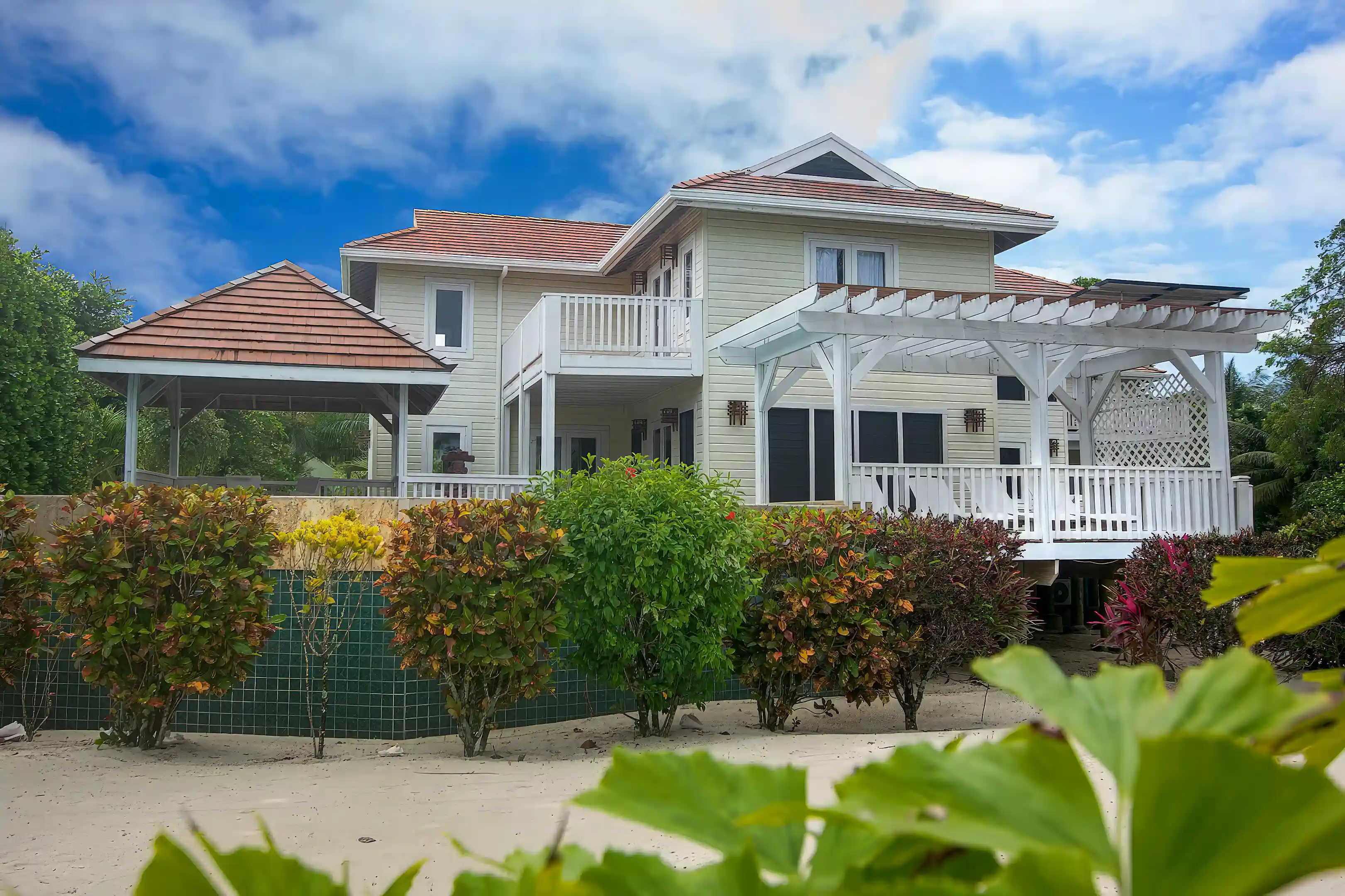 Beachfront Home for Sale in Roatan, Bay Island, Honduras