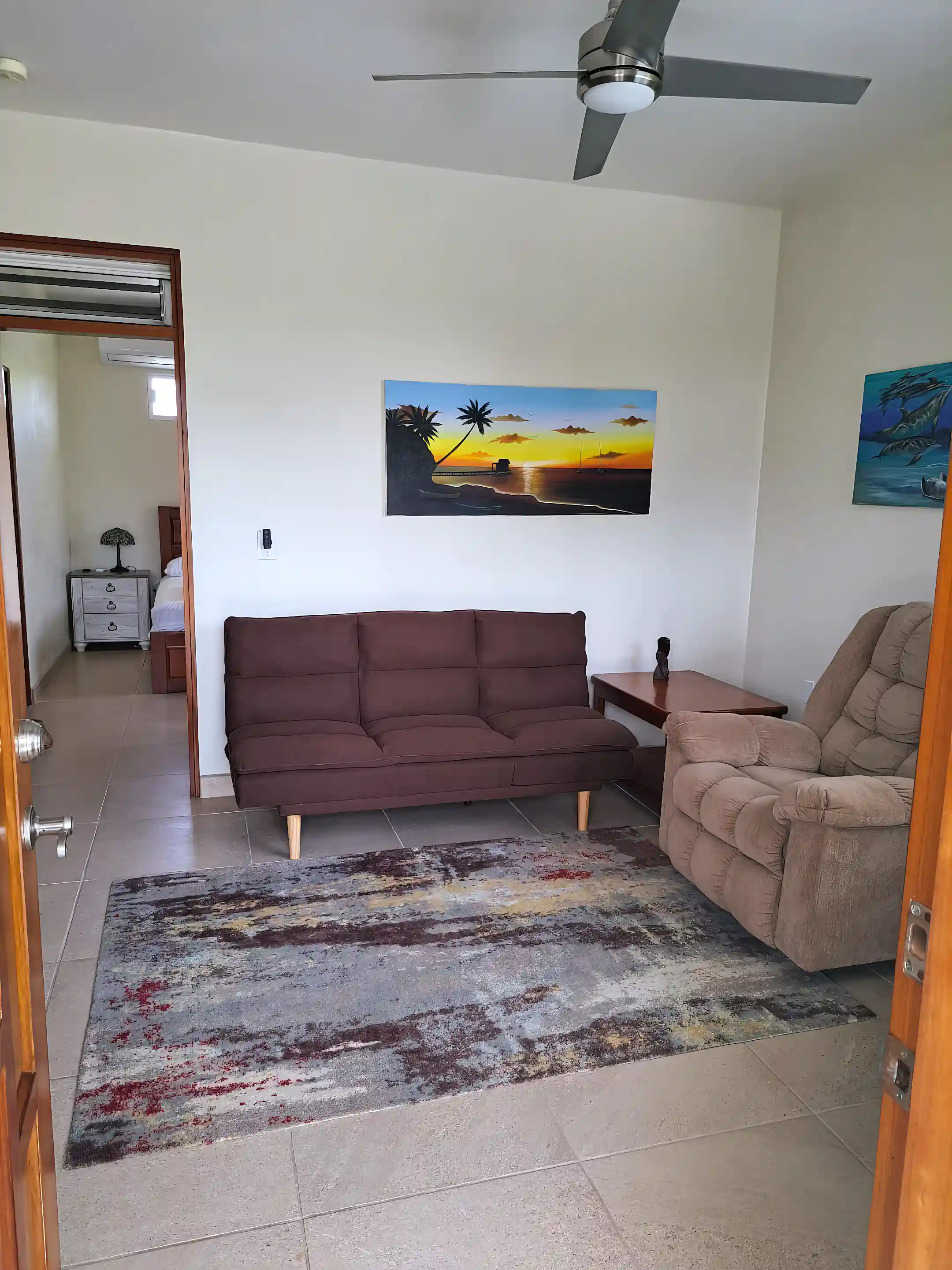 1 bed 1 bath apartment livingroom