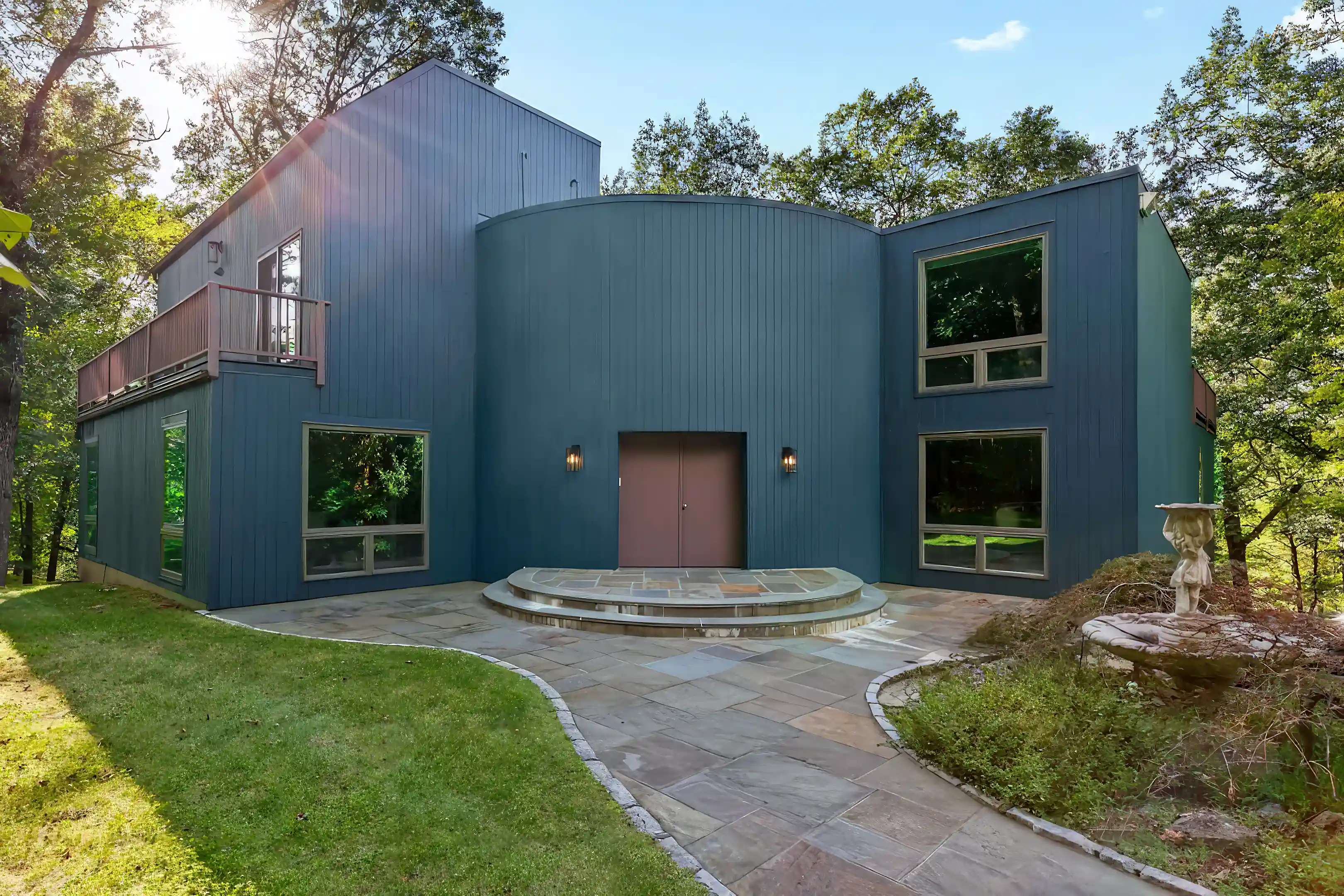 Luxury Home for Sale in 236 Harriman Road, Irvington, New York, USA