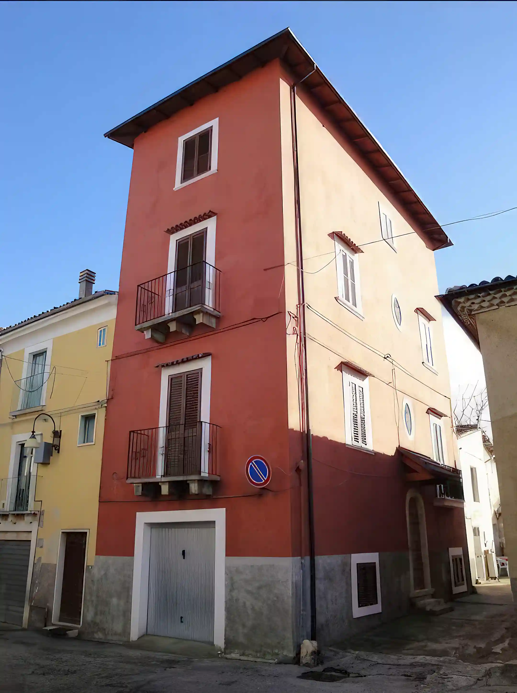 Four Storey Building for Sale in Pescara, Abruzzo, Italy, image size:2160x2892