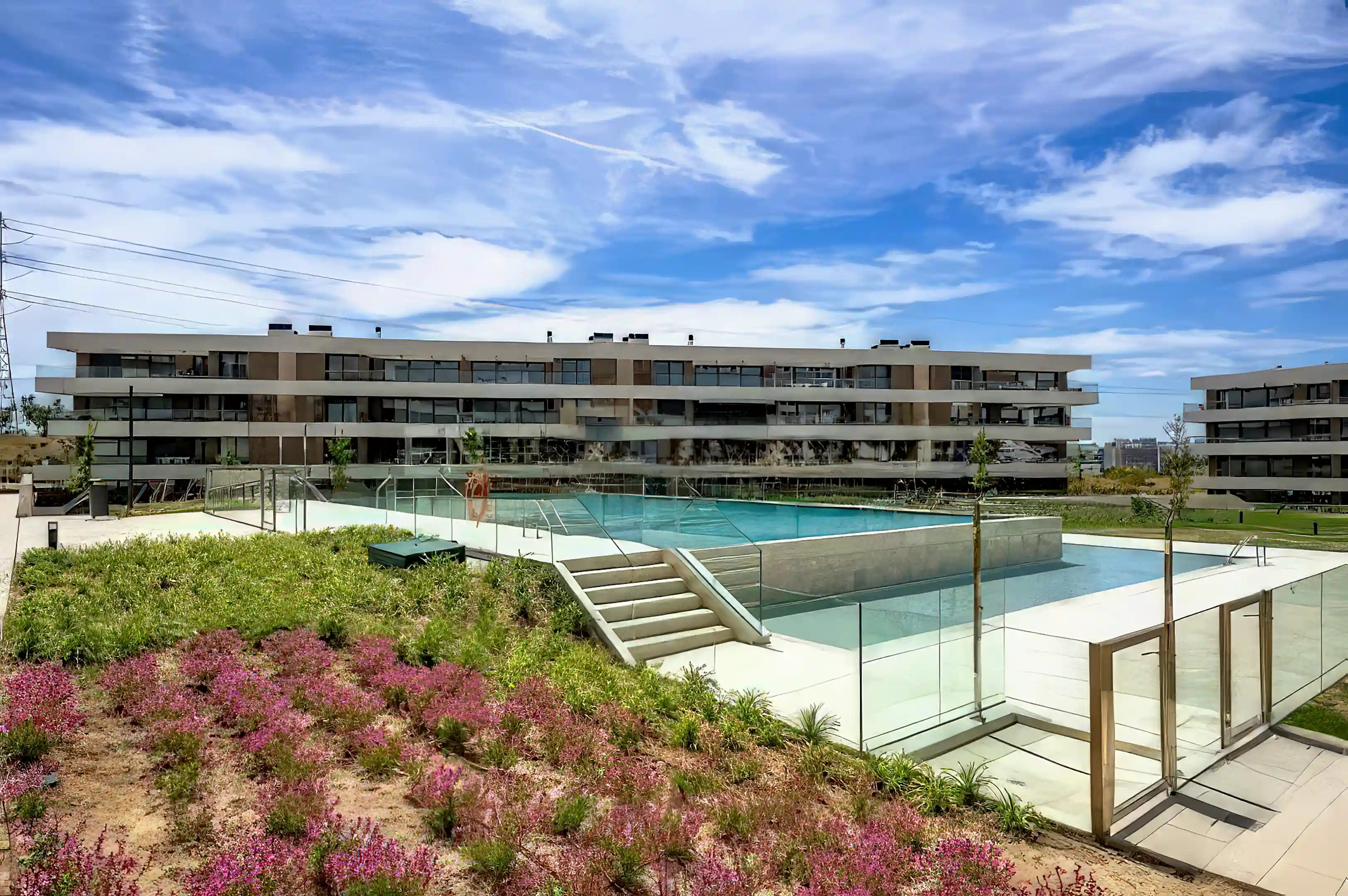 This luxurious development in La Moraleja boasts a stunning outdoor...