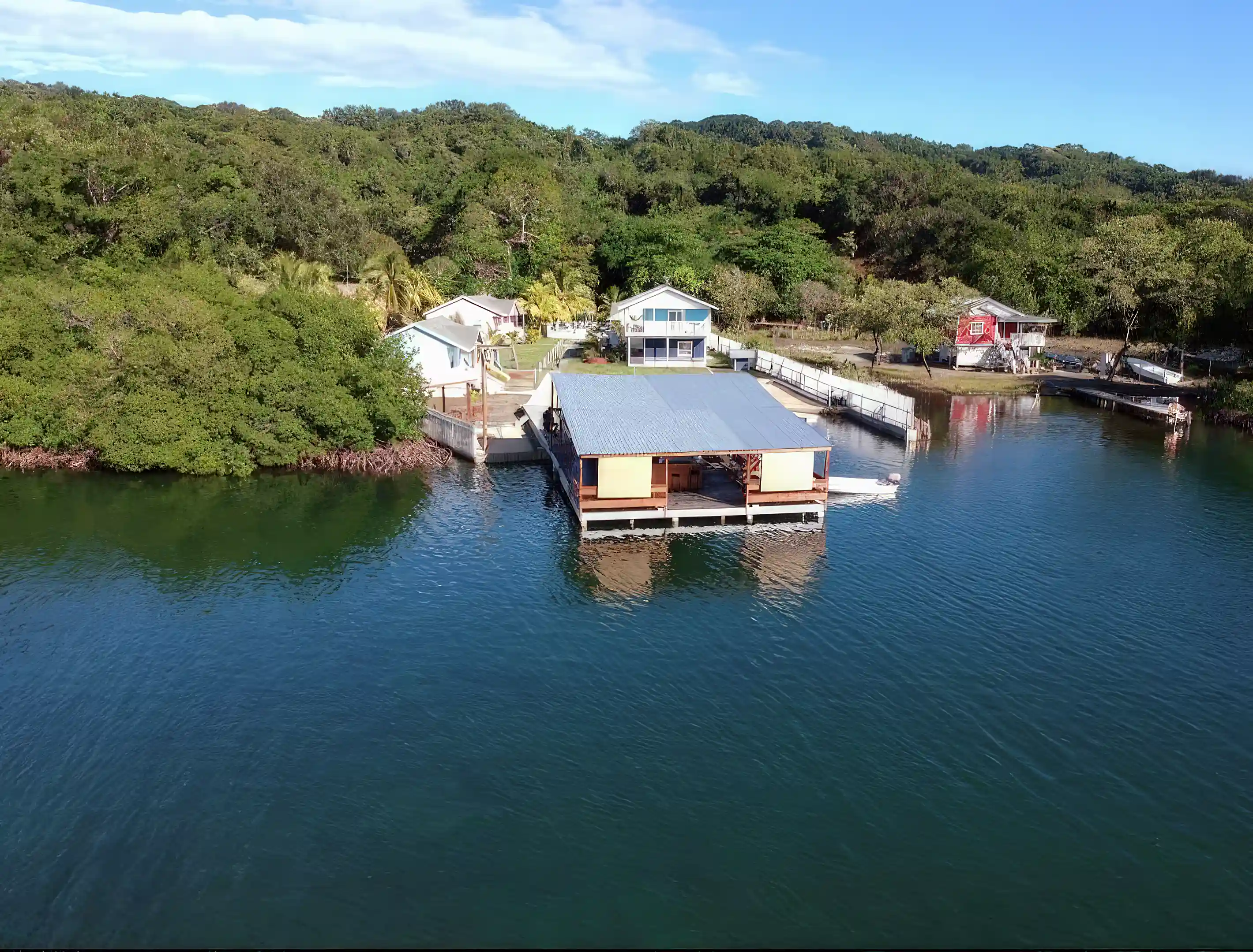 Oceanfront Estate for Sale in Calabash Bight, Roatan, Bay Islands, Honduras