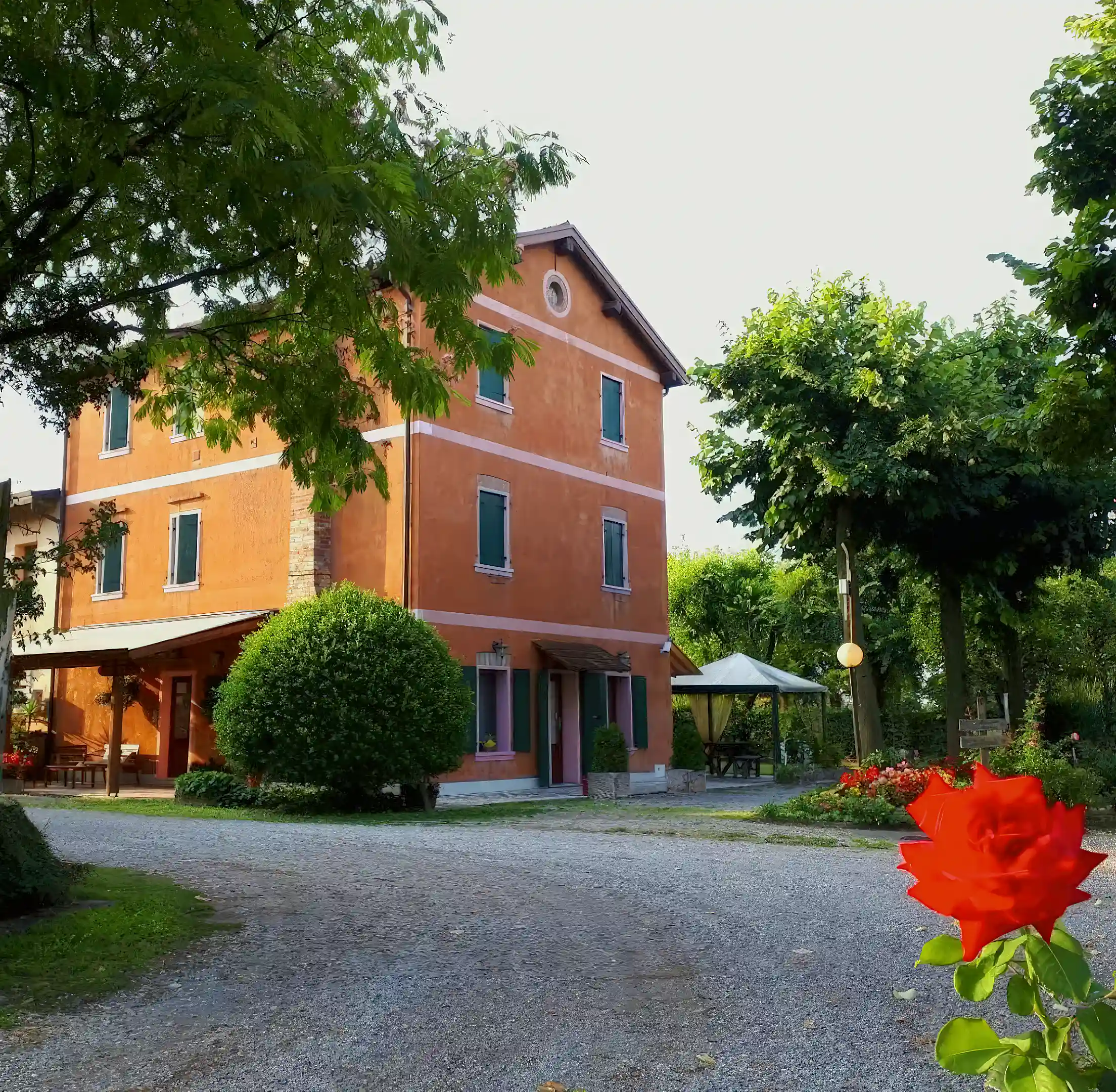 Farmhouse for Sale in Via Praello, Marcon, Venezia, Veneto, Italy