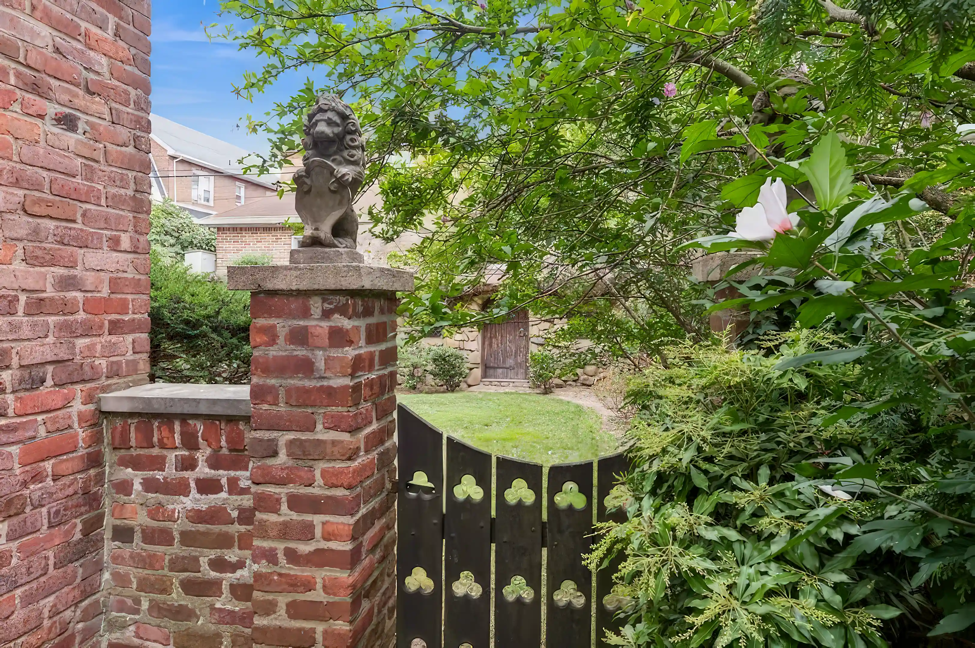 Special Features Welcoming You into the Backyard