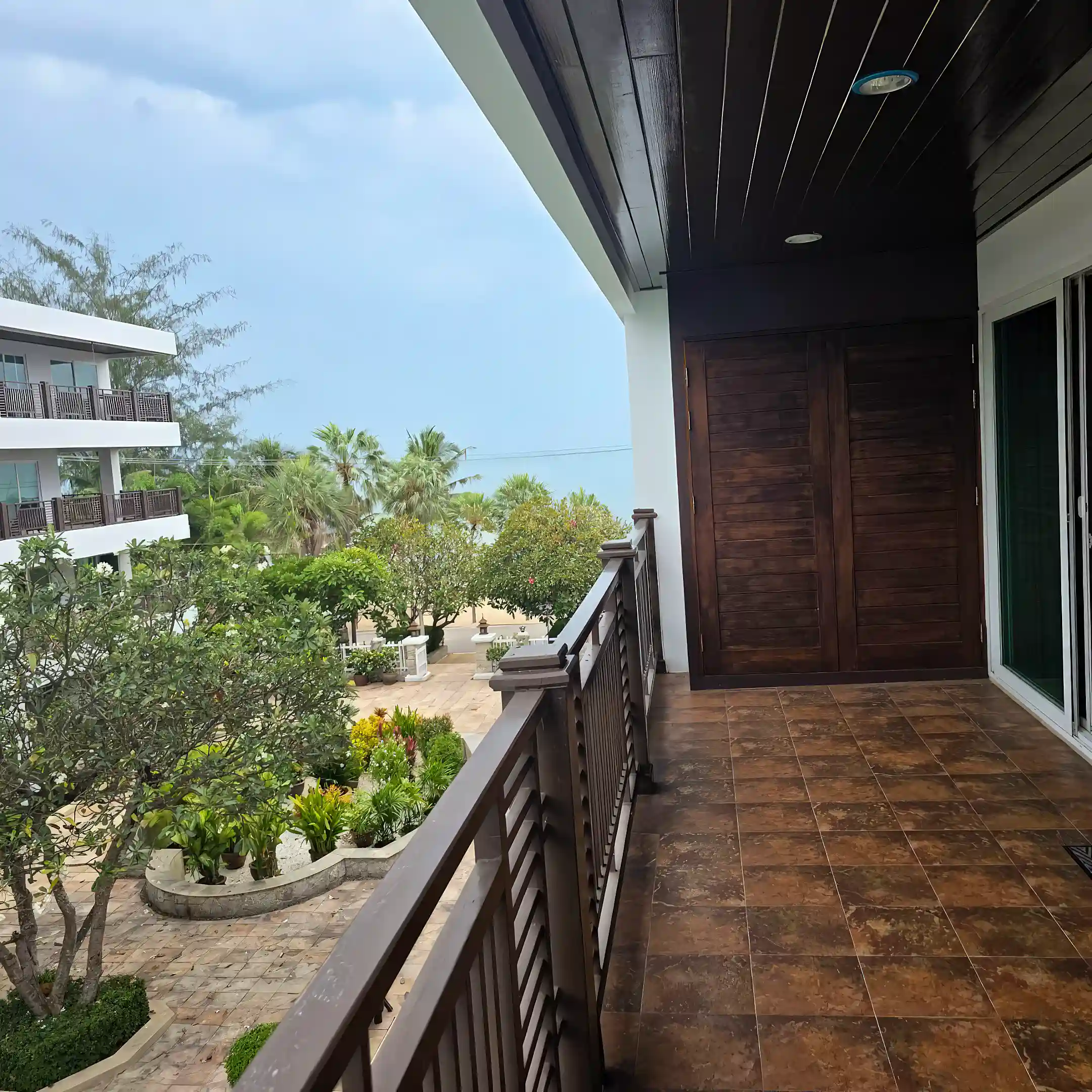 Beachfront Condo for Sale and Rent in The Beach Palace, Cha-am, Phetchaburi, Thailand