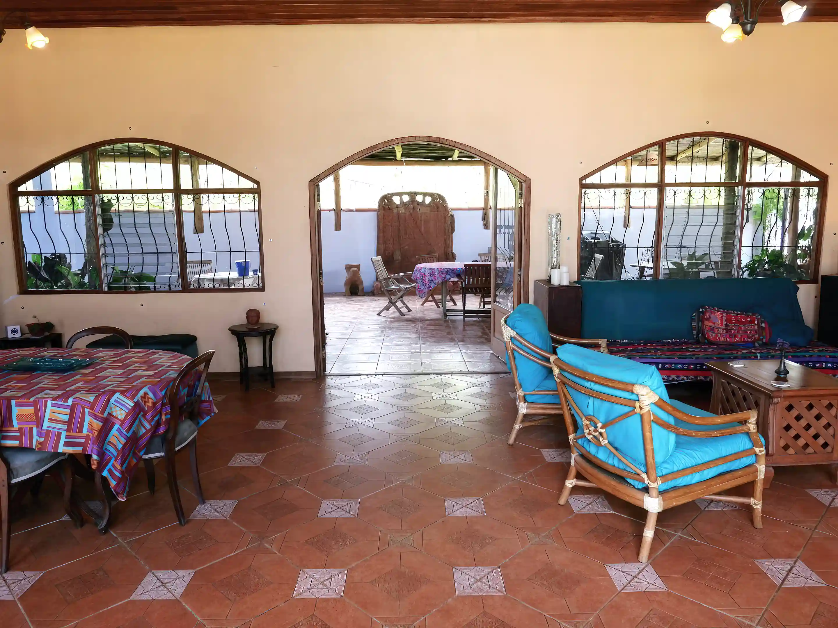 sala opening to back covered terrace