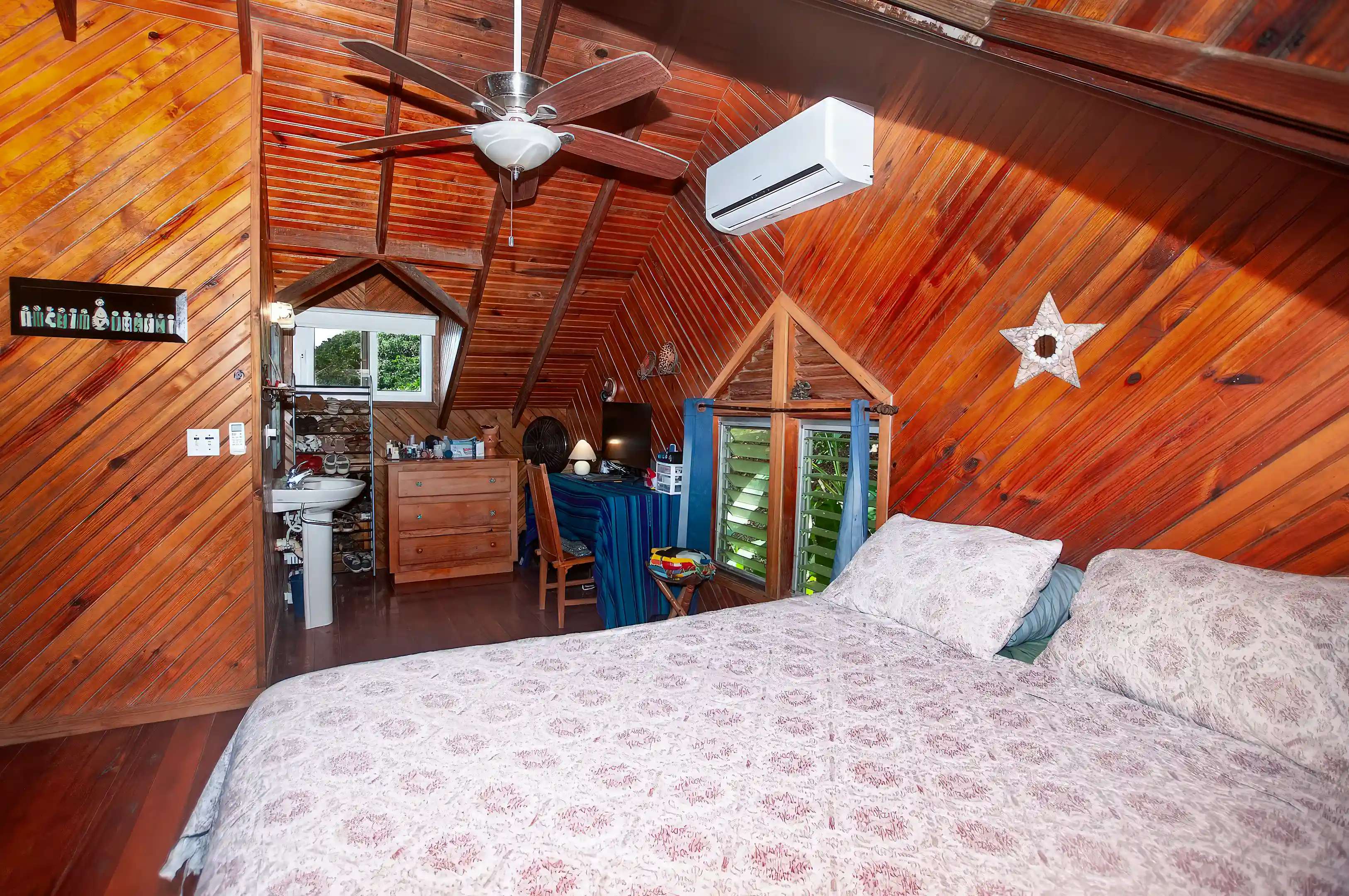 Home for Sale in Turtle Crossing, West Bay, Roatan, Bay Islands, Honduras