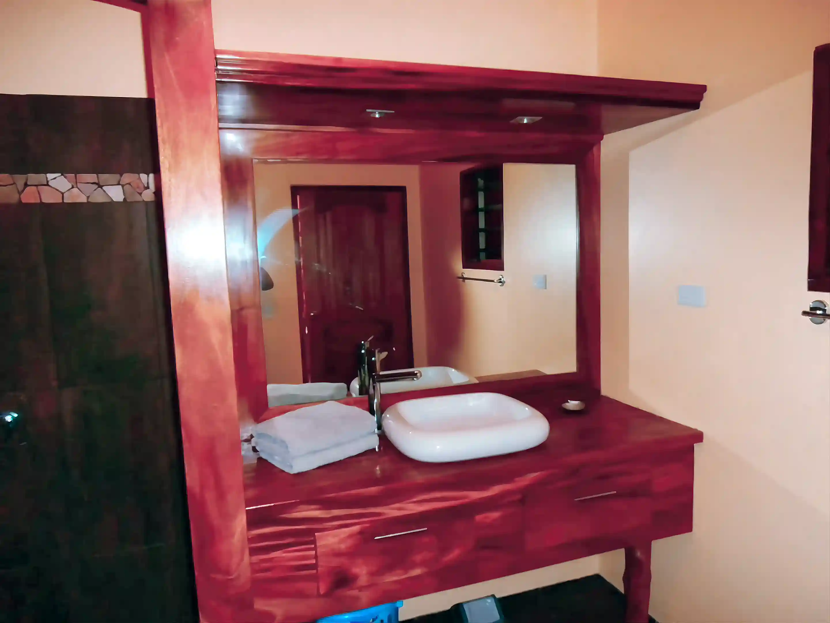 ensuite bathroom 3