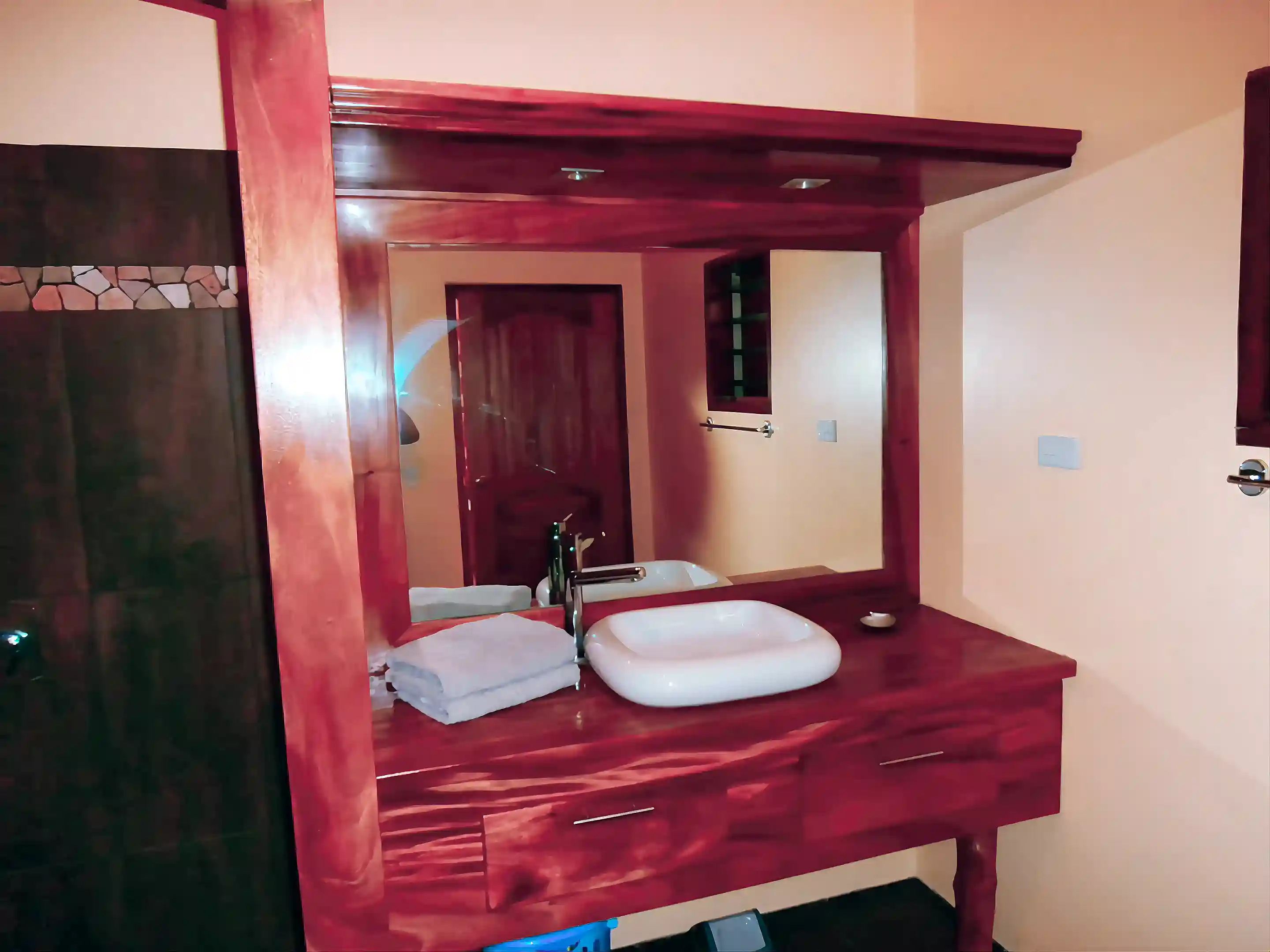 ensuite bathroom apartment 2 (bedroom 3)