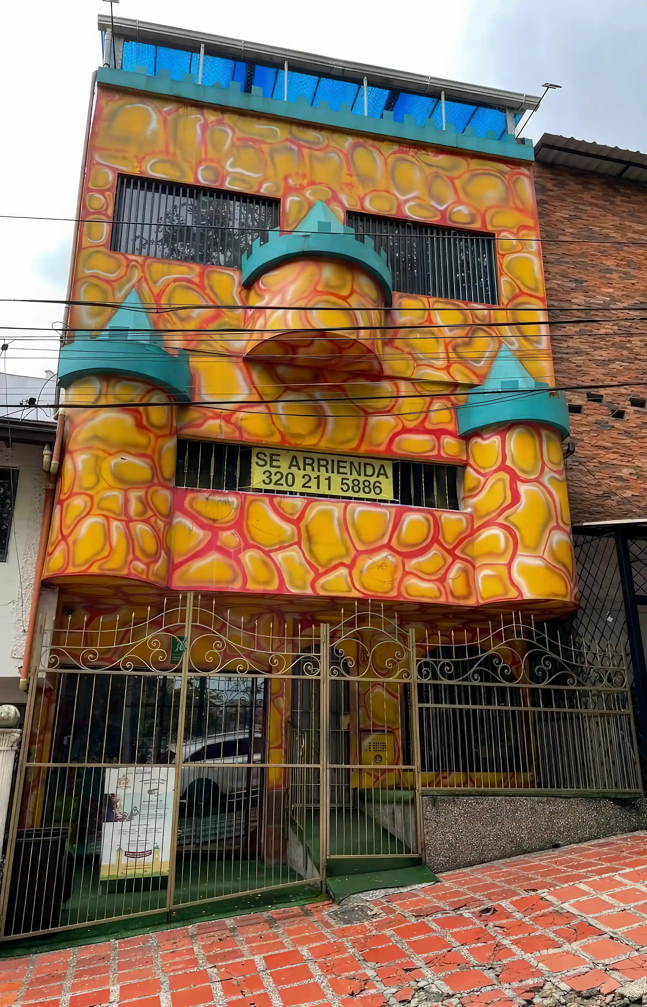 Multi-Use Property for Sale and Rent in Calle 13 83A-33, Ciudadela De Aliadas, Loma De Los Bernal, Belen, Medellin, Antioquia, Colombia