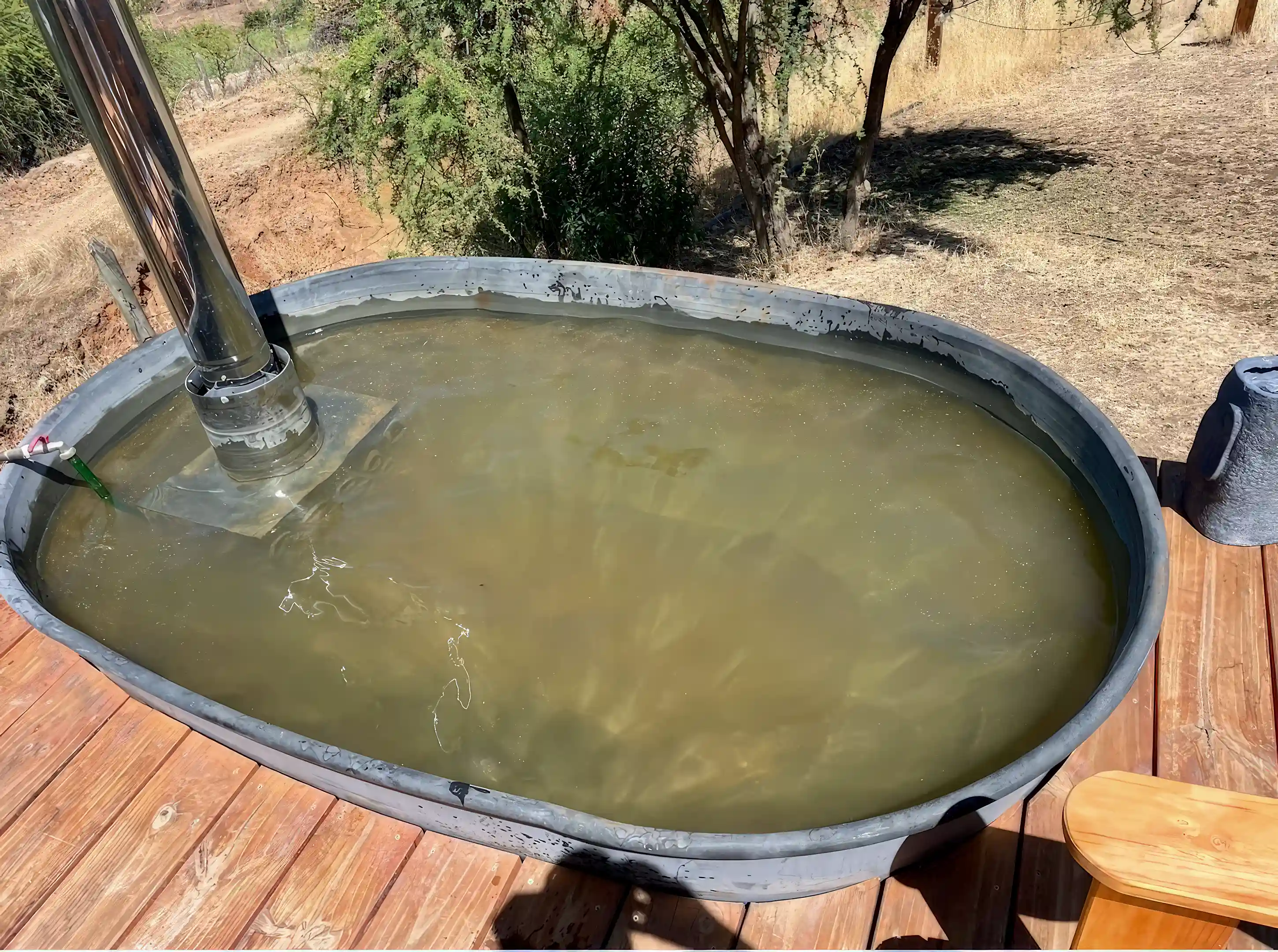 Sulfur, iron and Magnesium mineral thermal water.