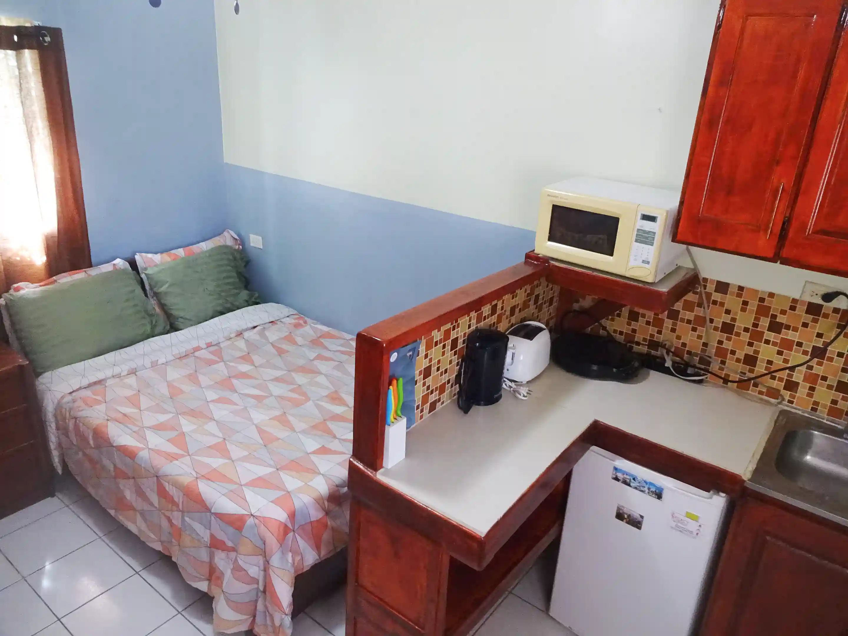 Servant's quarters - small studio in rear annex