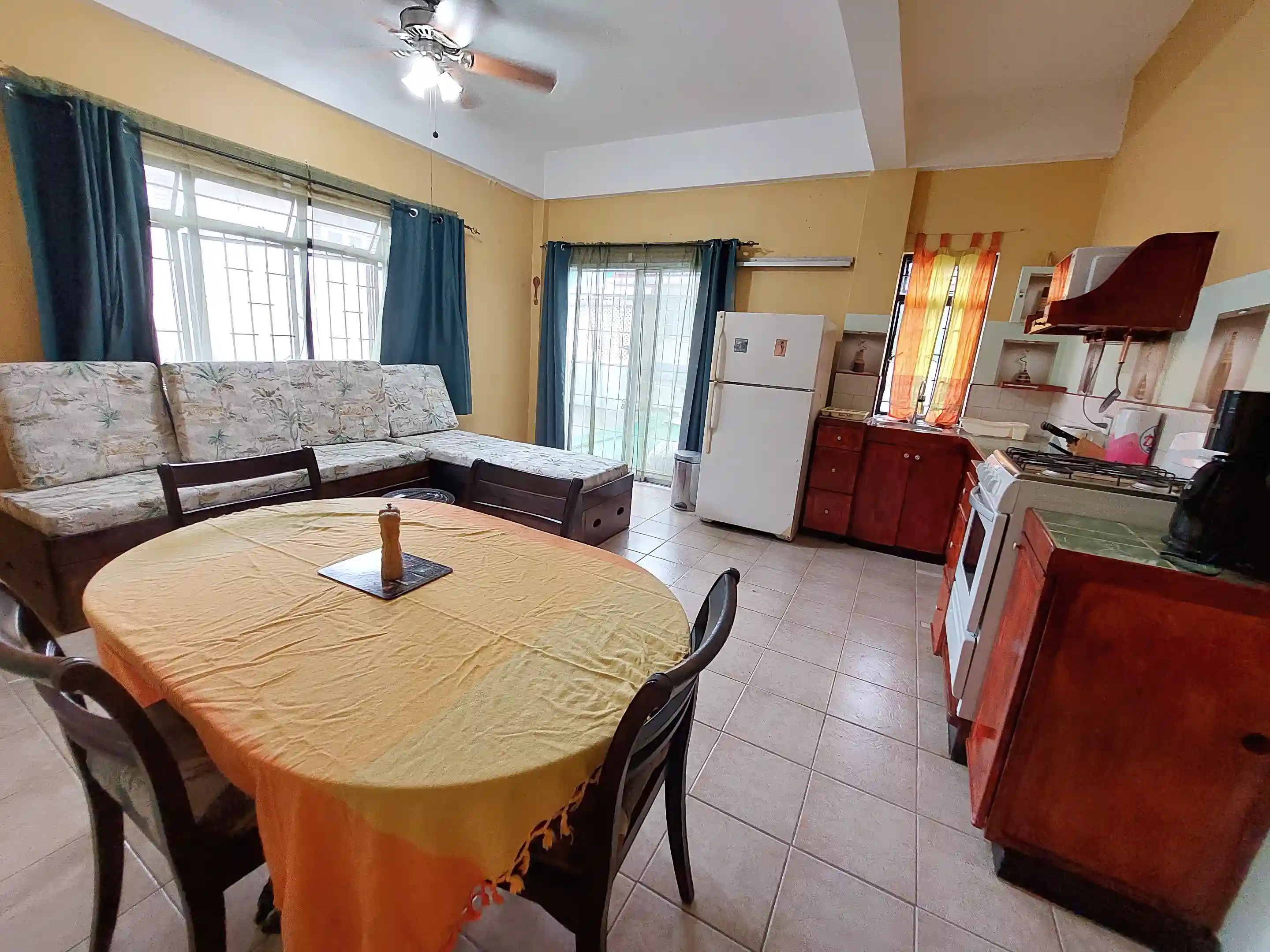 Ground floor 1-bedroom back apt with African theme