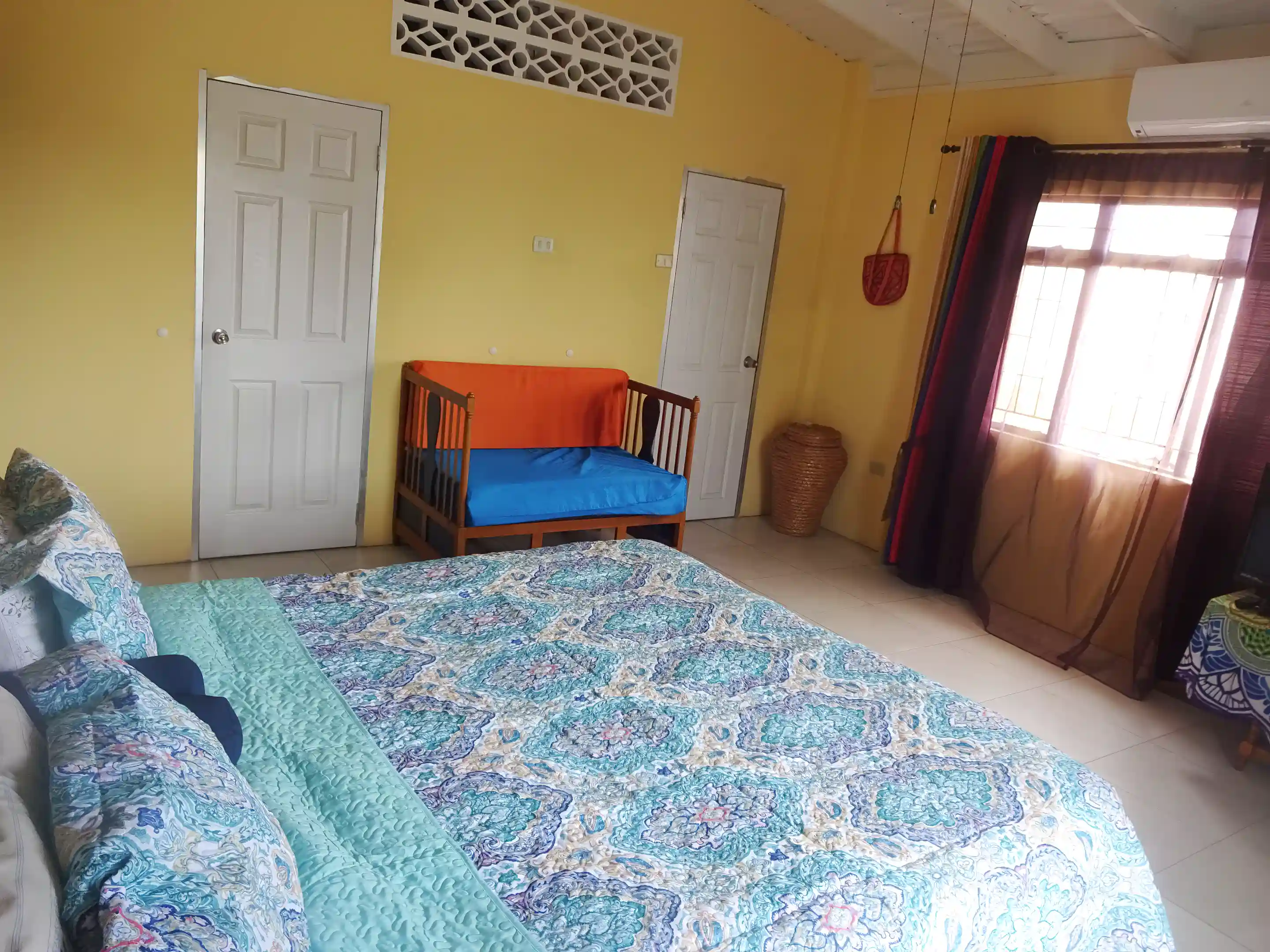 Huge upper-level front studio with East Indian theme and walk-in...