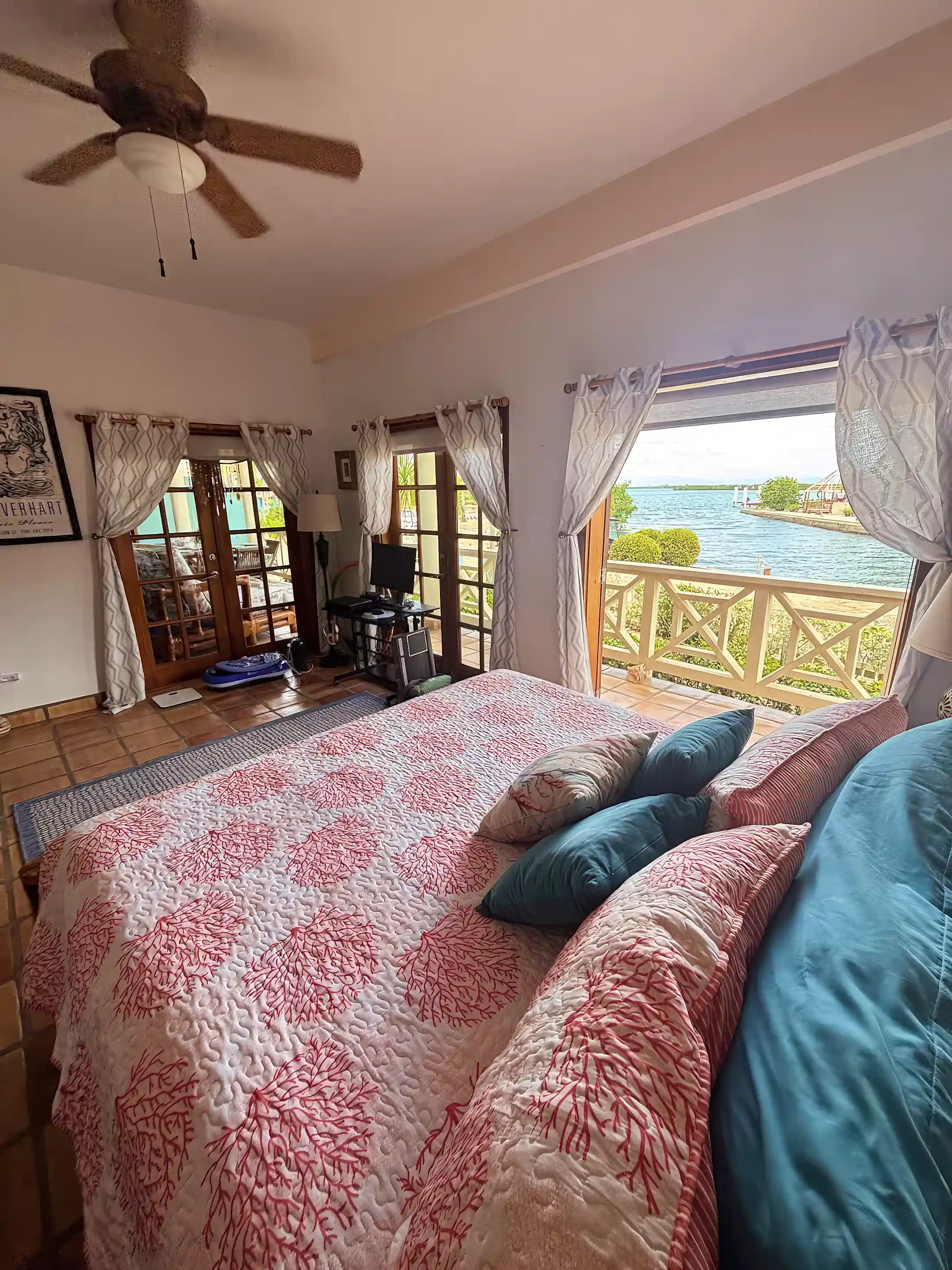 Visual Reference: Waterfront Condo For Sale In Stann Creek Belize