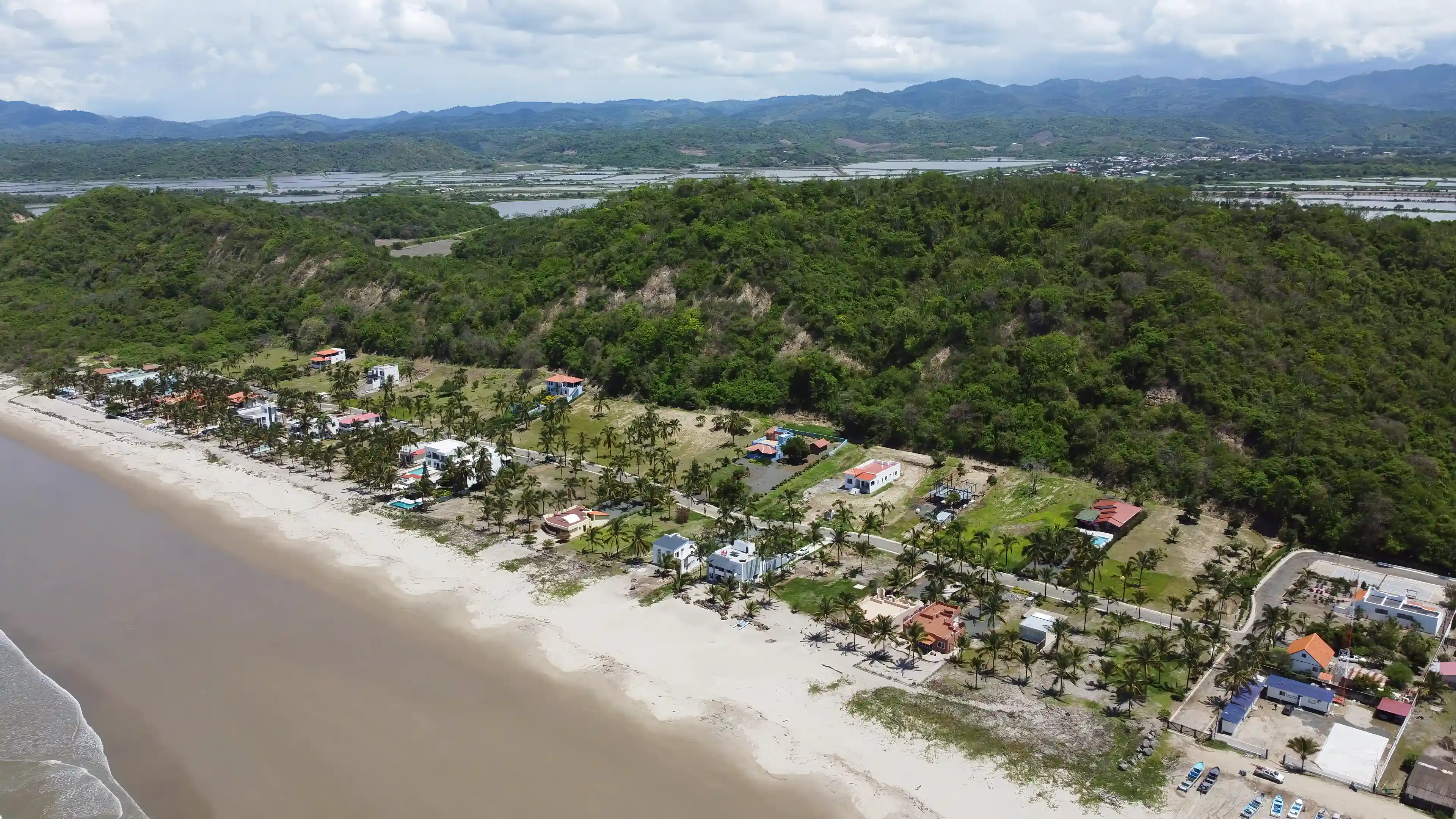 Oceanfront Vacation Home for Sale in Cocoa Beach Village, Jama, Manabi, Ecuador