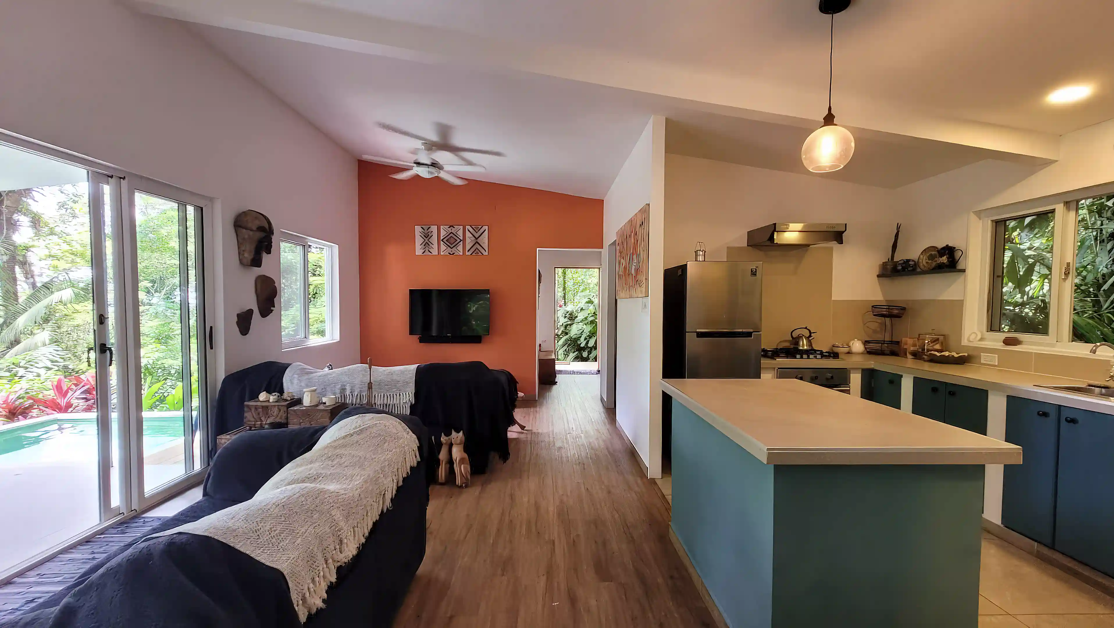 Owner's House Lounge/Kitchen
