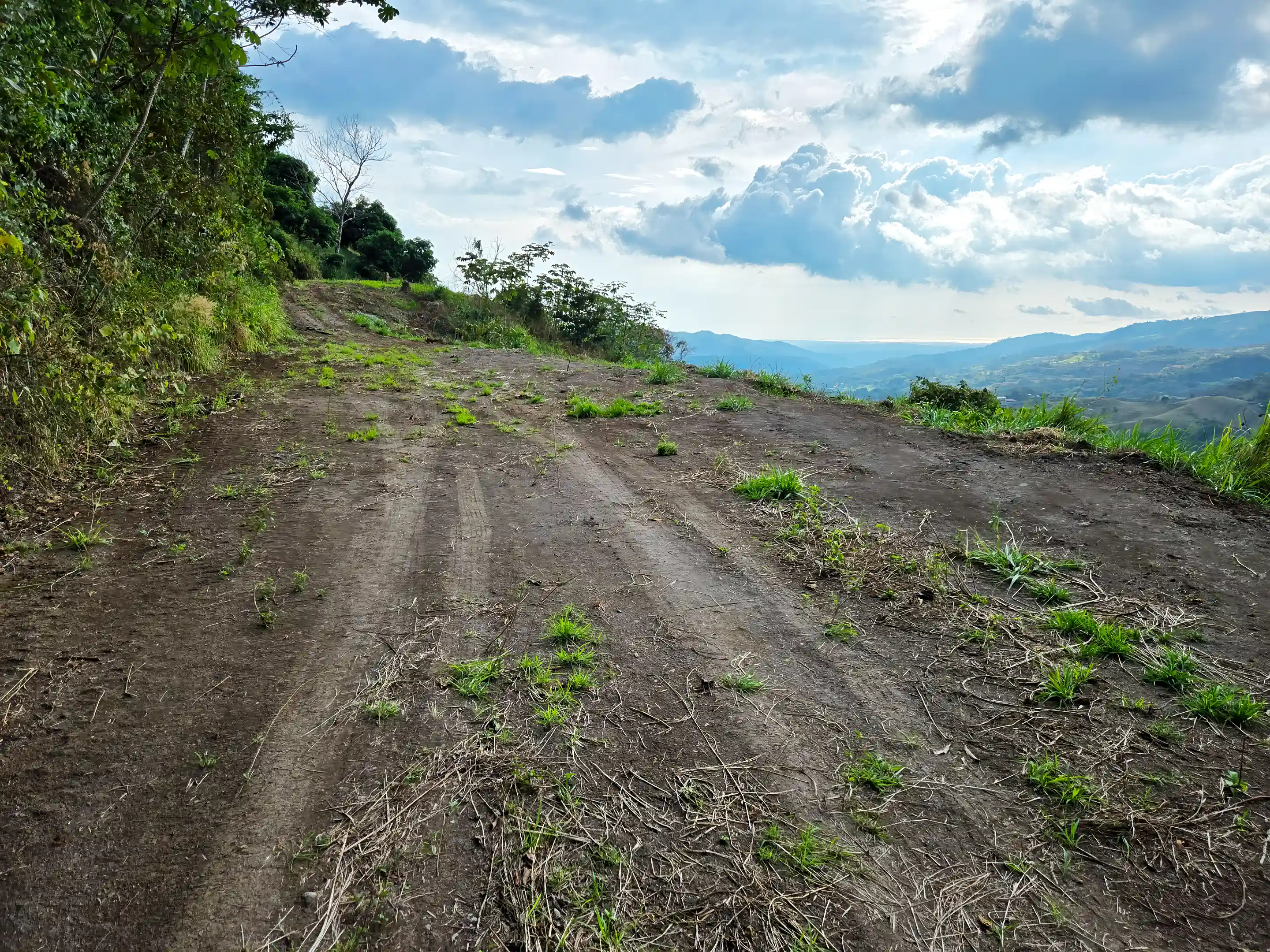 Lower of the two large plateaus of Lot 3